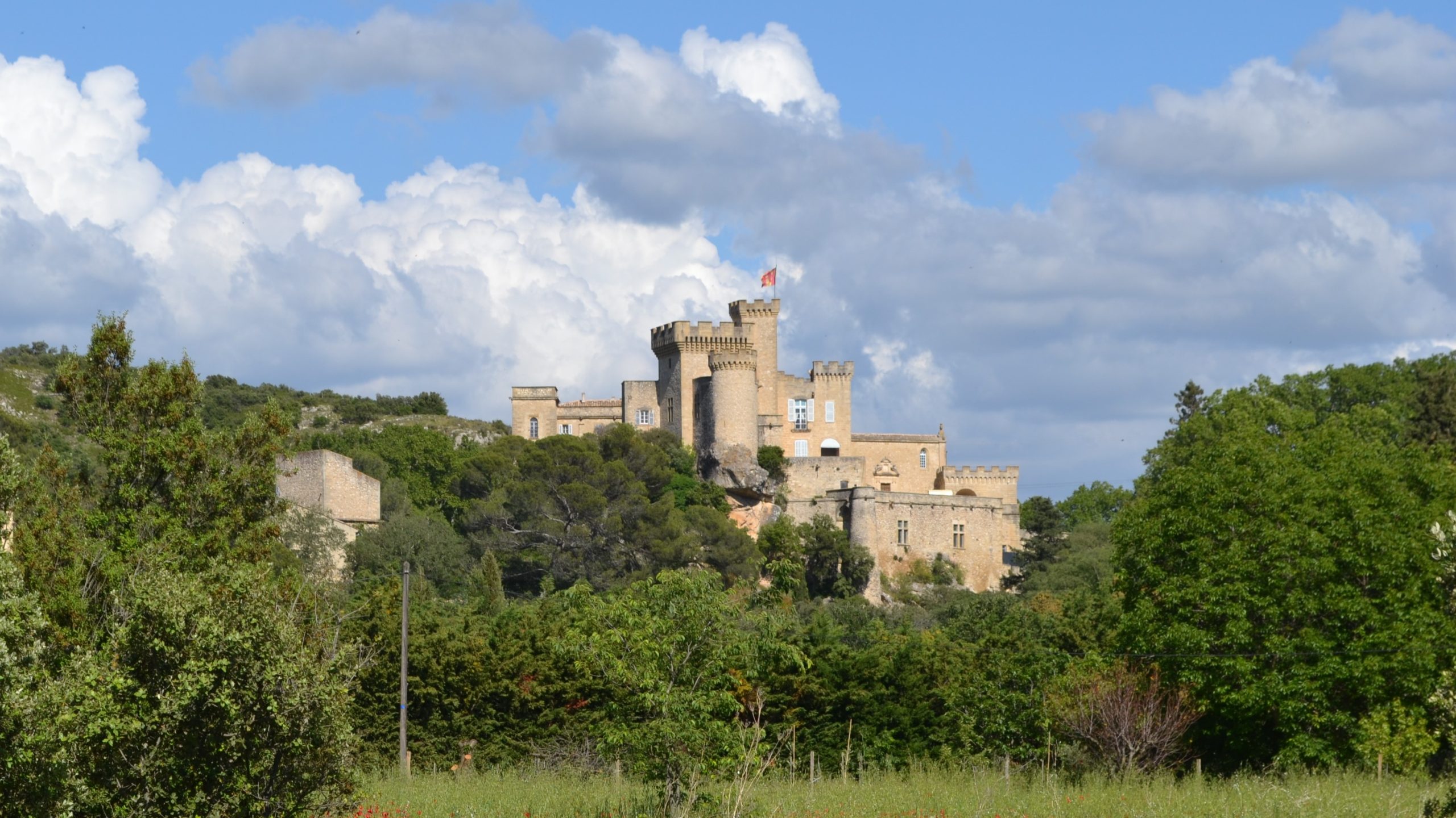 La château de La Barben où est installé le parc à thème Rocher Mistral. Photo : PID 