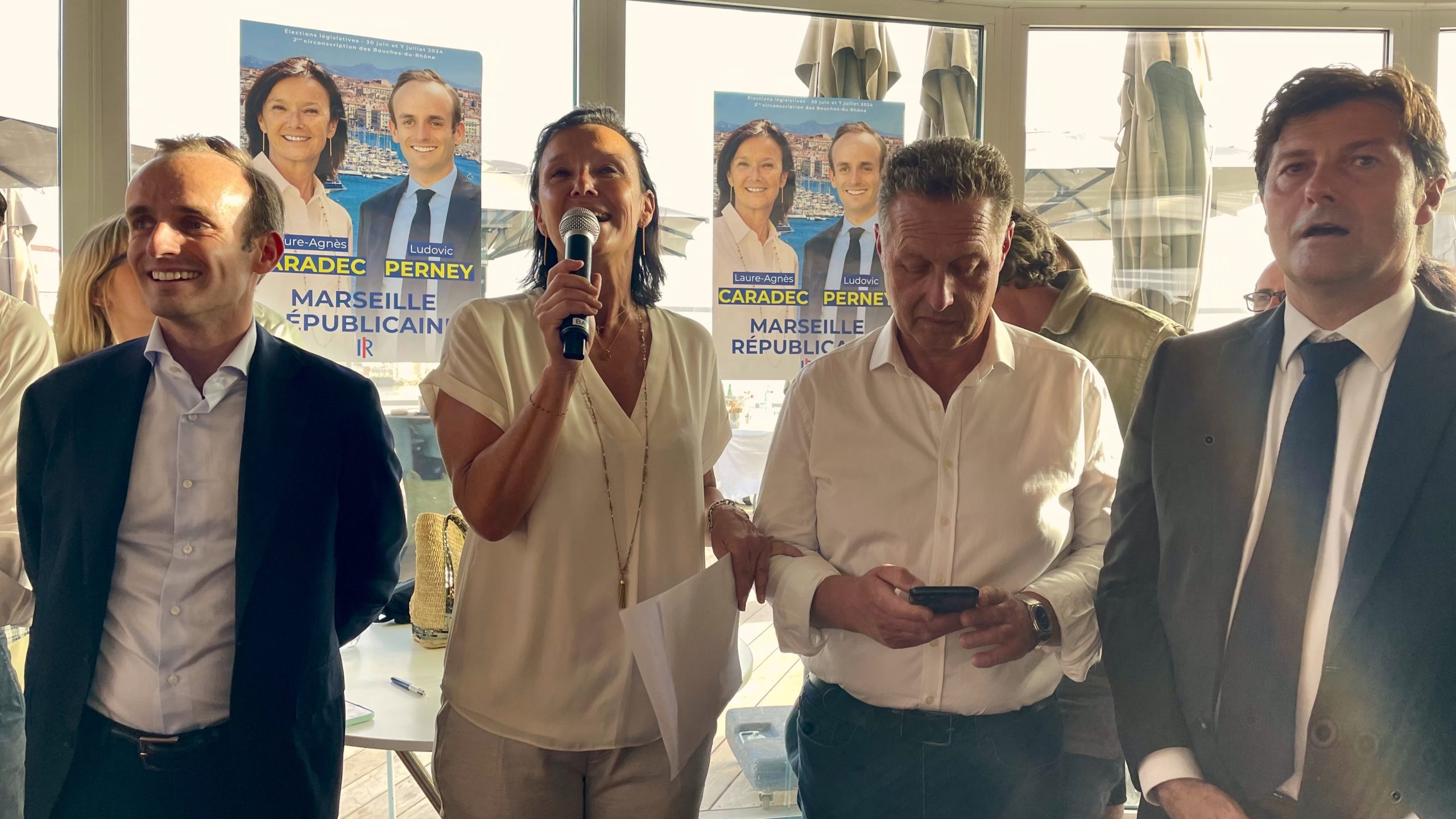 Laure-Agnès Caradec et Ludovic Perney, candidats aux législatives de 2024, lors de leur lancement de campagne, en compagnie de Didier Réault et Stéphane Le Rudulier. (Photo : C.By.)