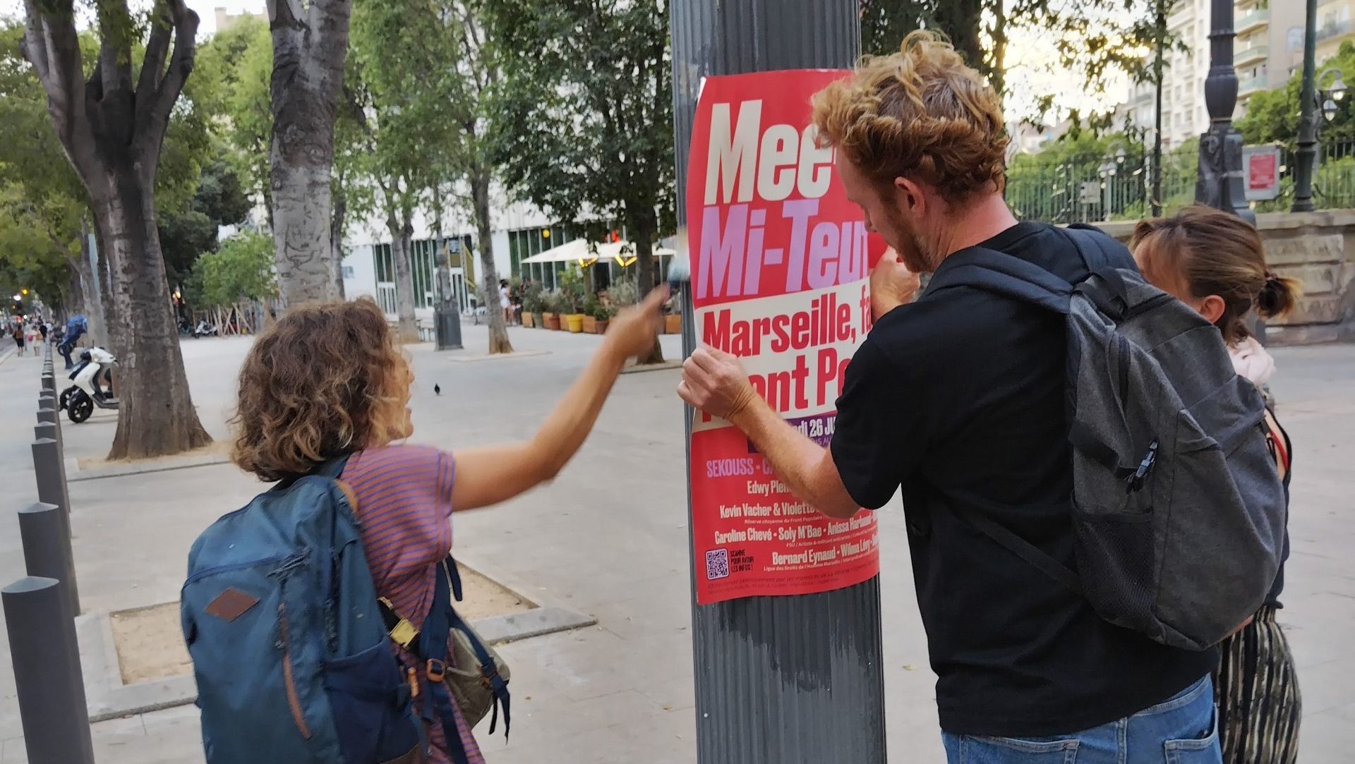 Les militants de la Réserve citoyenne en action place Léon Blum. (Photo : Grégoire Mothe)