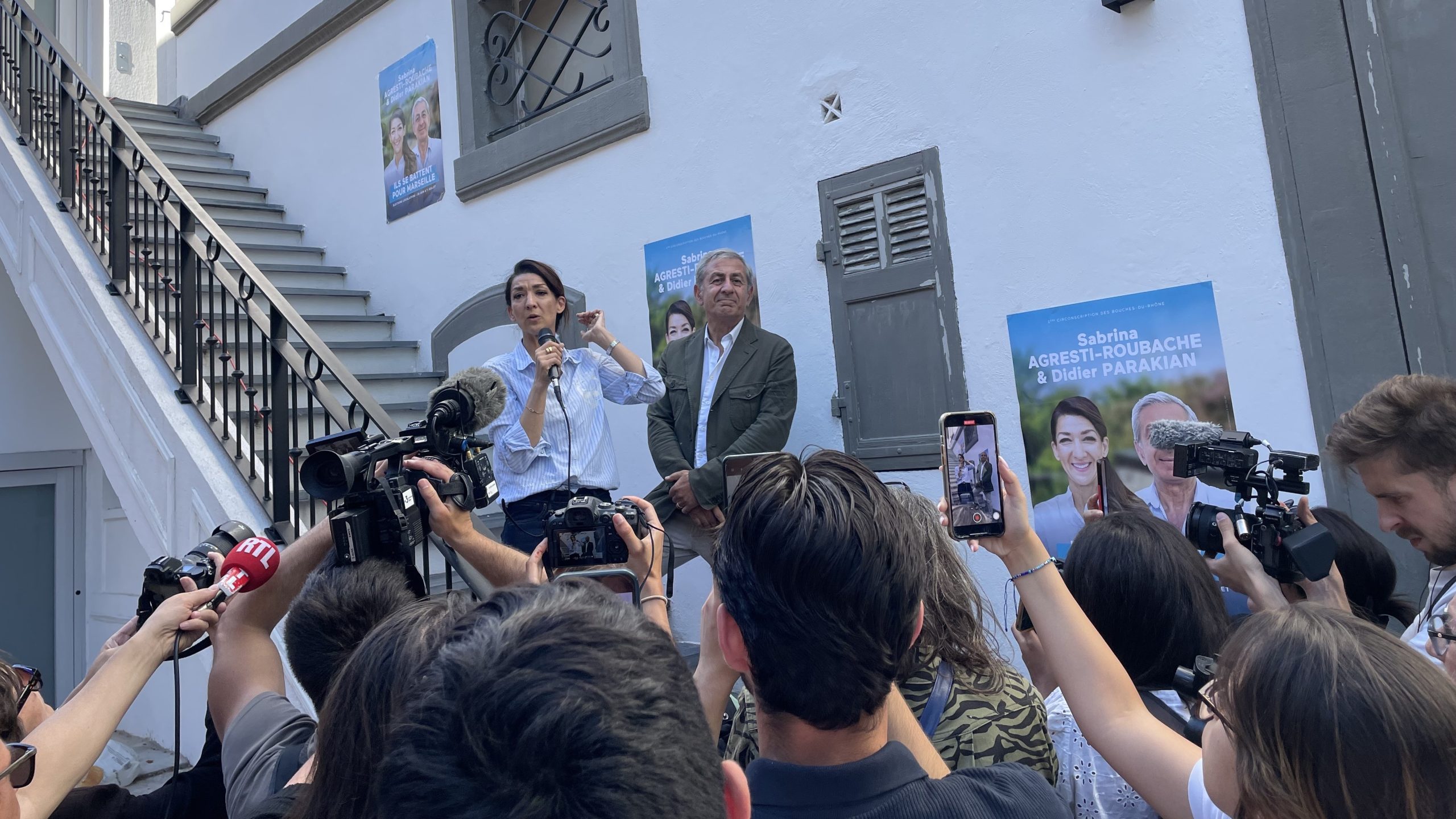La députée sortante Sabrina Agresti-Roubache (Renaissance) et son suppléant Didier Parakian dans leur QG de campagne, le 12 juin 2024. Photo : Coralie Bonnefoy.