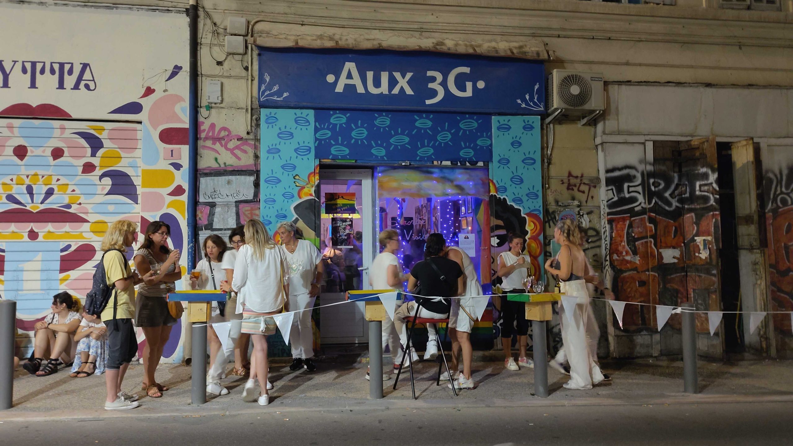 Soirée blanche le samedi 27 juillet 2024 aux 3G, bar associatif lesbien de Marseille. (Photo AC)