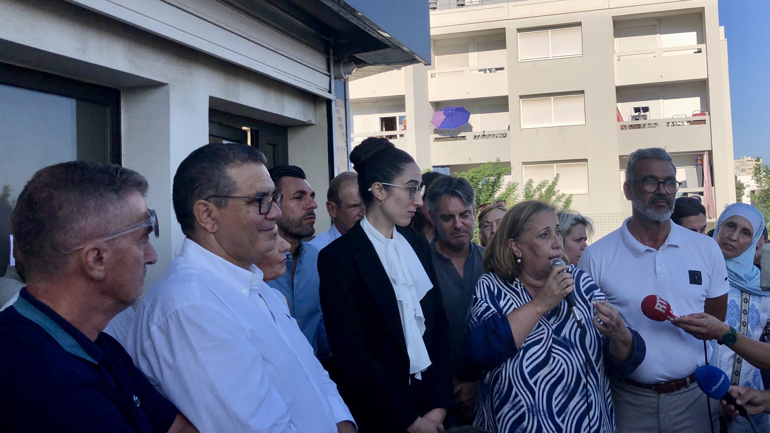 Saïd Ouichou et Nadia Boulainseur avec la médecin agressée à la Viste (15e). (Photo: SH)