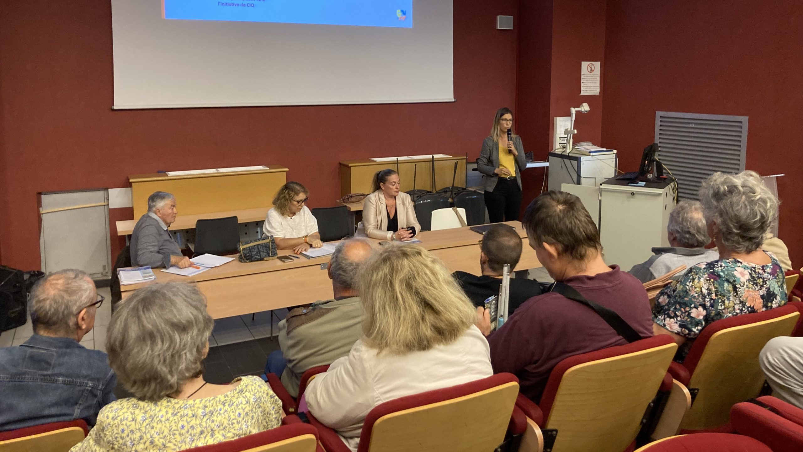 Le CIQ Bonneveine a invité Catherine Pila de la RTM et Anne-Cécile Charil de la métropole à présenter le projet du nouveau réseau de bus, lundi 23 septembre 2024.