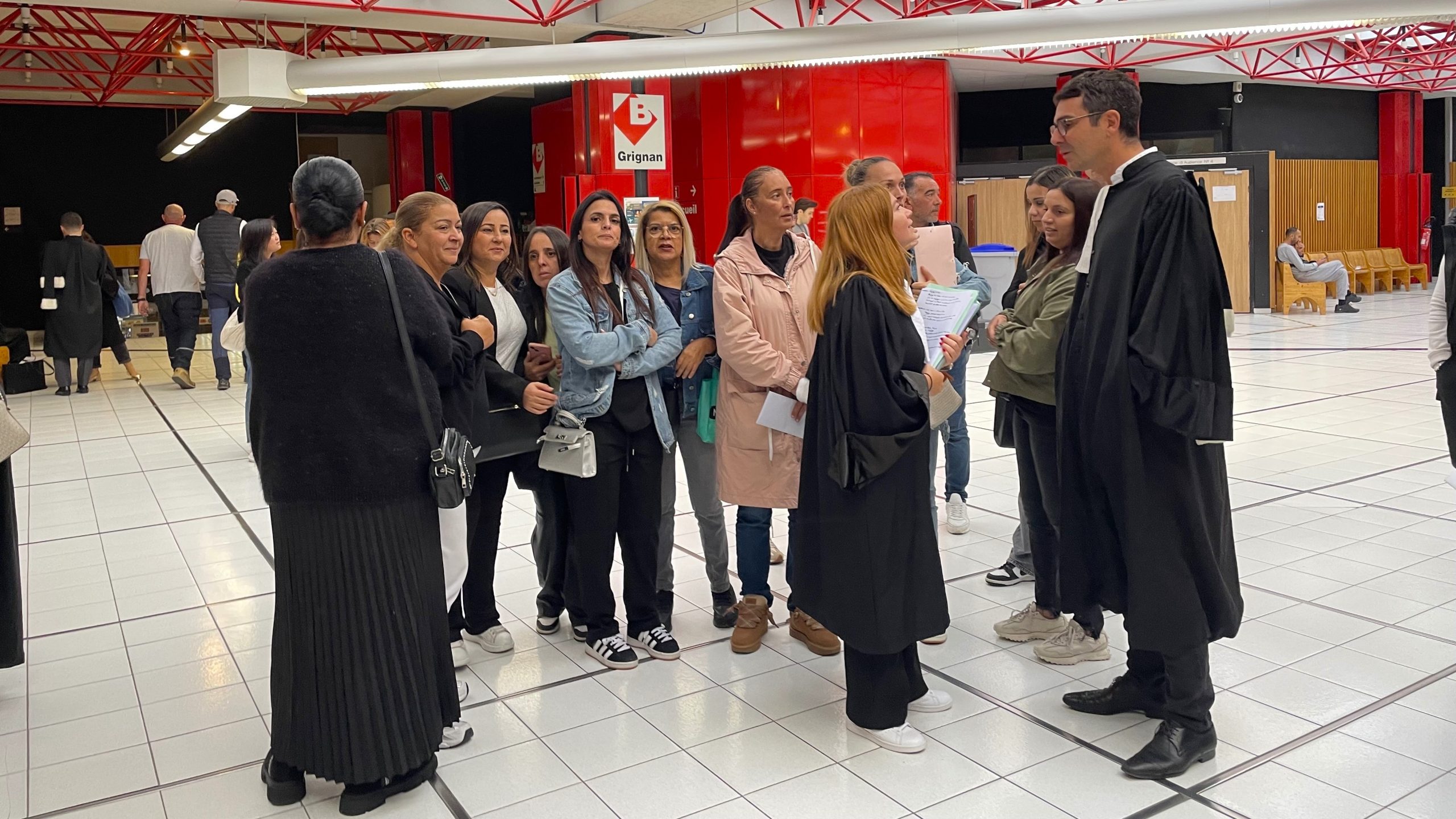 Certaines des parties civiles lors de la procédure de plaider-coupable de la dirigeante de Grand cœur le 15 octobre 2024. (Photo C.By.)