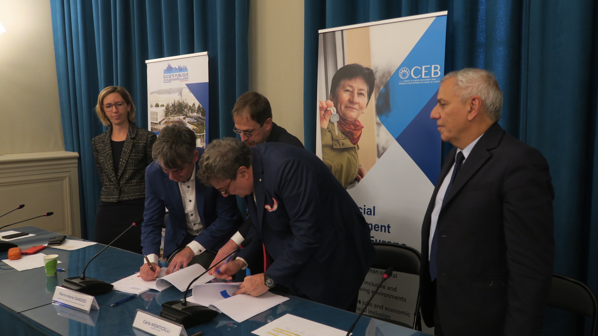 Signature du prêt de la Banque de développement du conseil de l