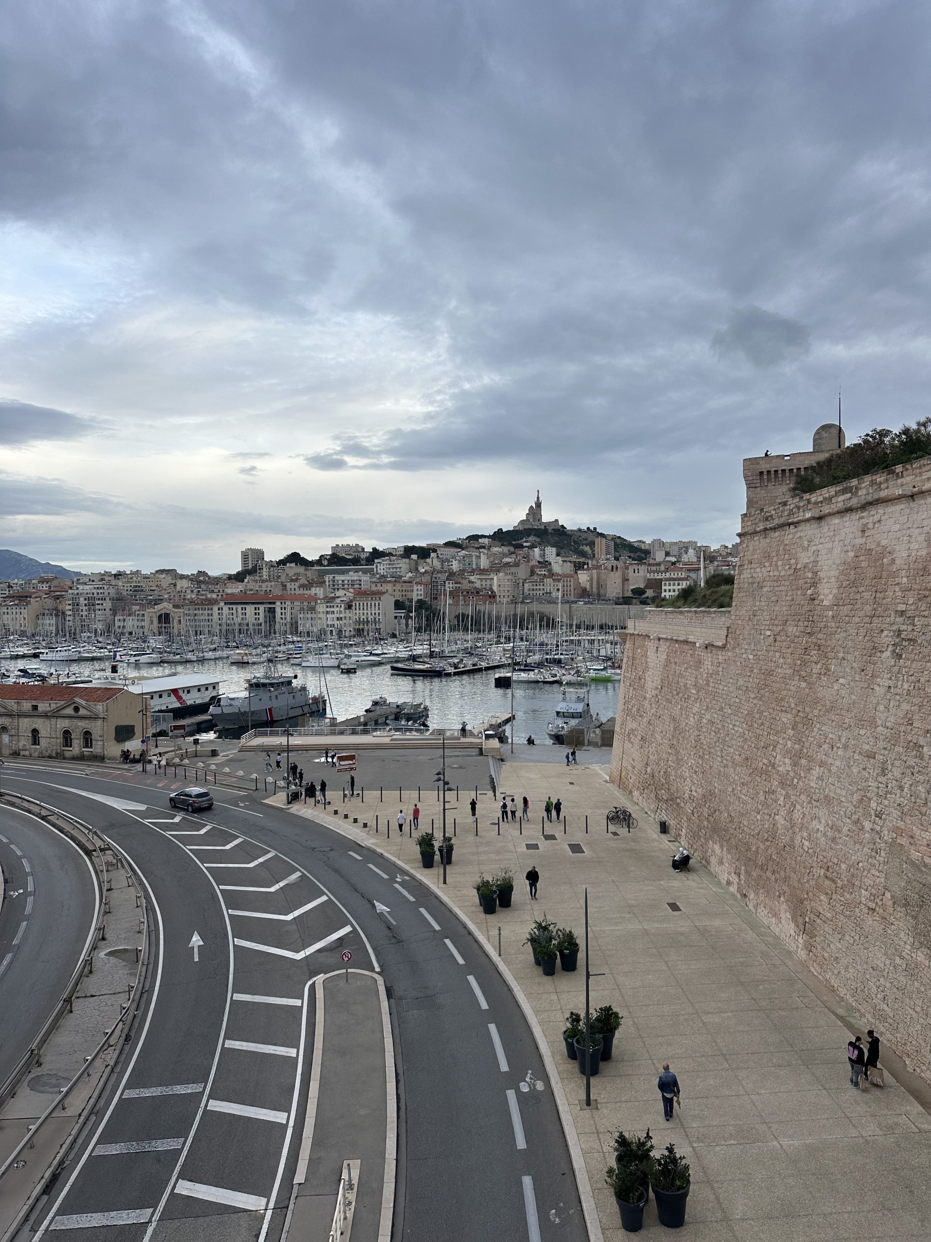 Marseille et les Bouches-du-Rhône : Un Territoire à la Dérive Économique et Sociale