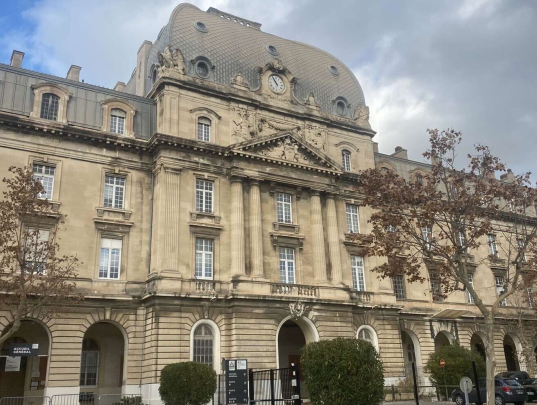 Le tribunal de la caserne du Muy à Marseille. (Photo : MY)