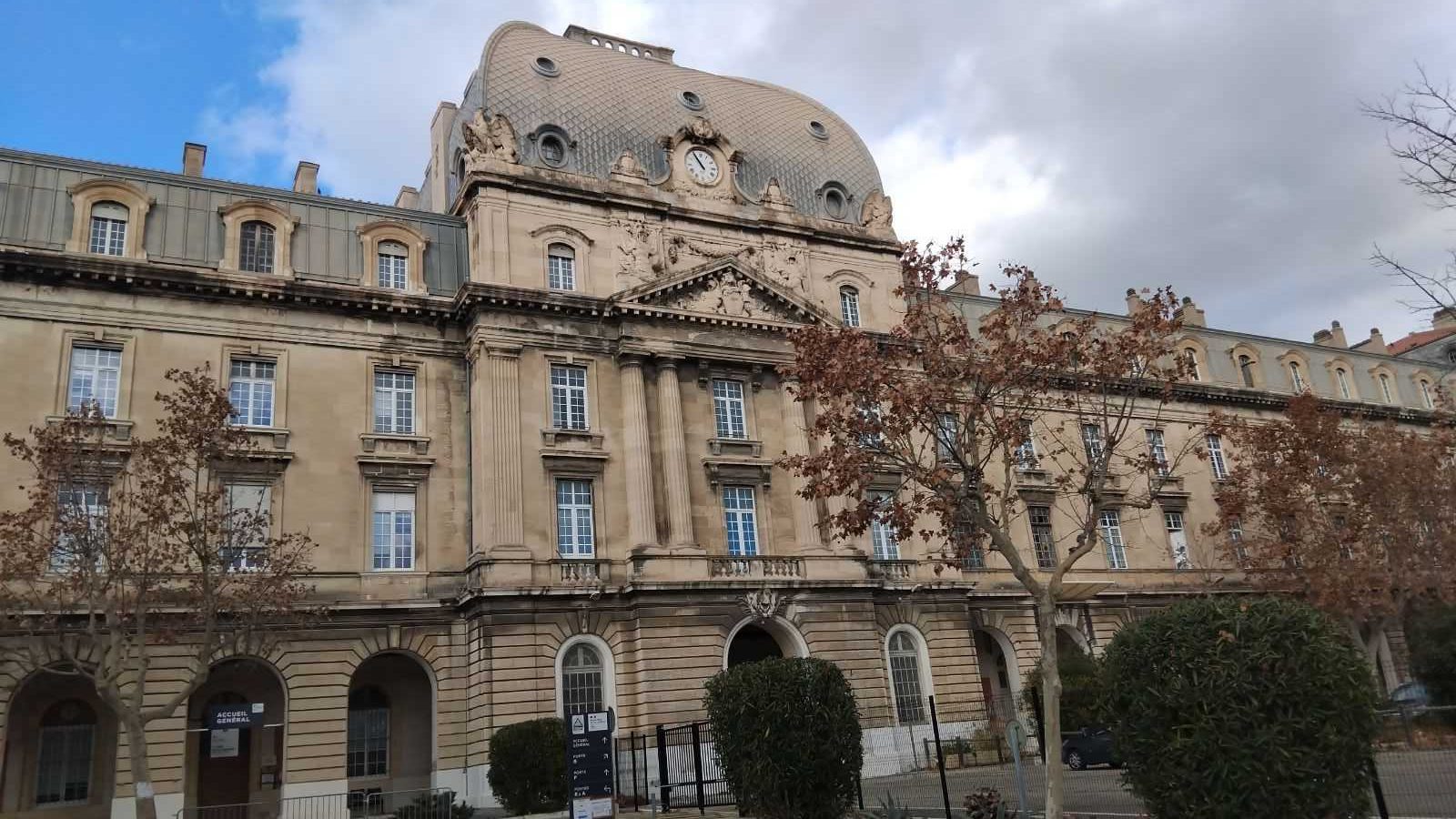 Le tribunal de la caserne du Muy, à Marseille. (Photo : CM)