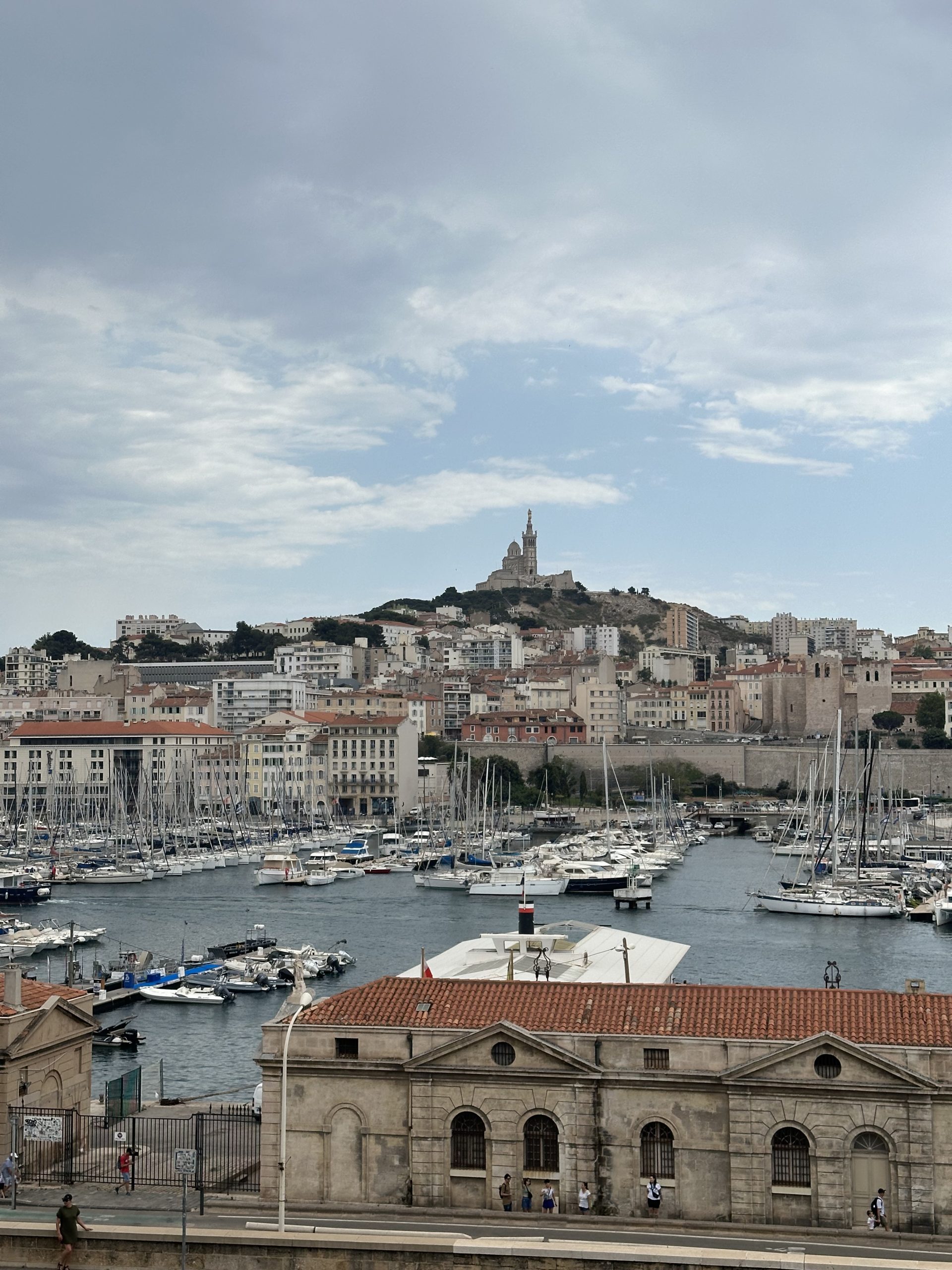 2024 : Une année de crise nationale et marseillaise