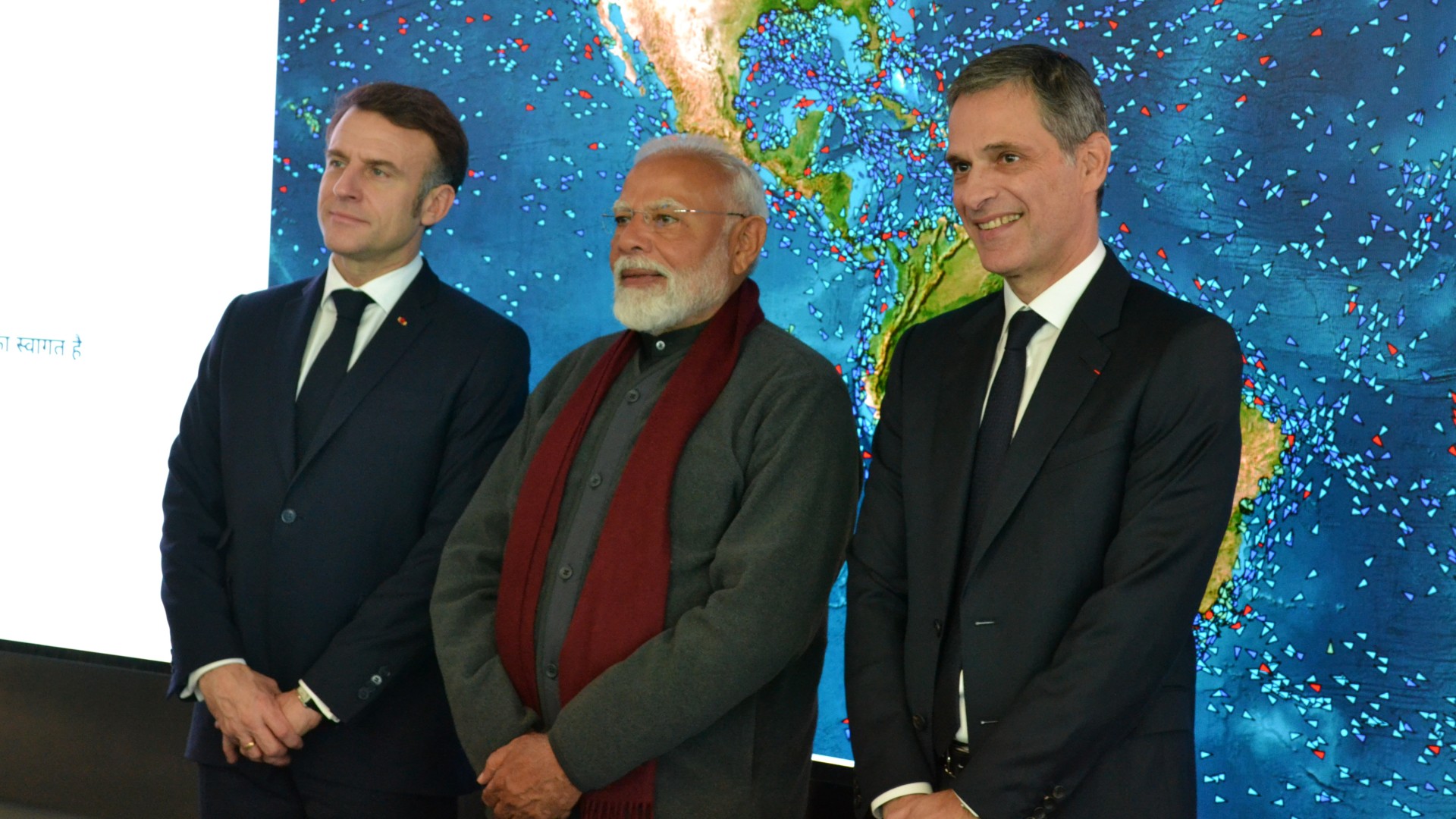 En déplacement à Marseille, Emmanuel Macron visite (encore) la tour CMA CGM