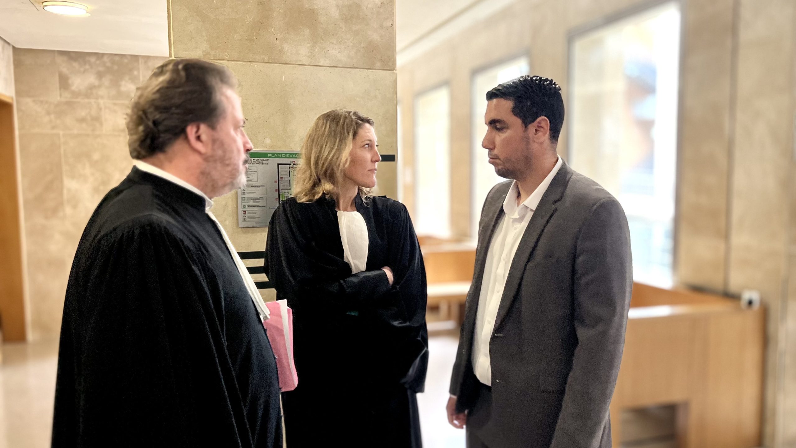 Nicolas Bazzuchi avec ses conseils Julia Minkowski et Jérôme Gay, le 20 février 2025. (Photo : CMB)