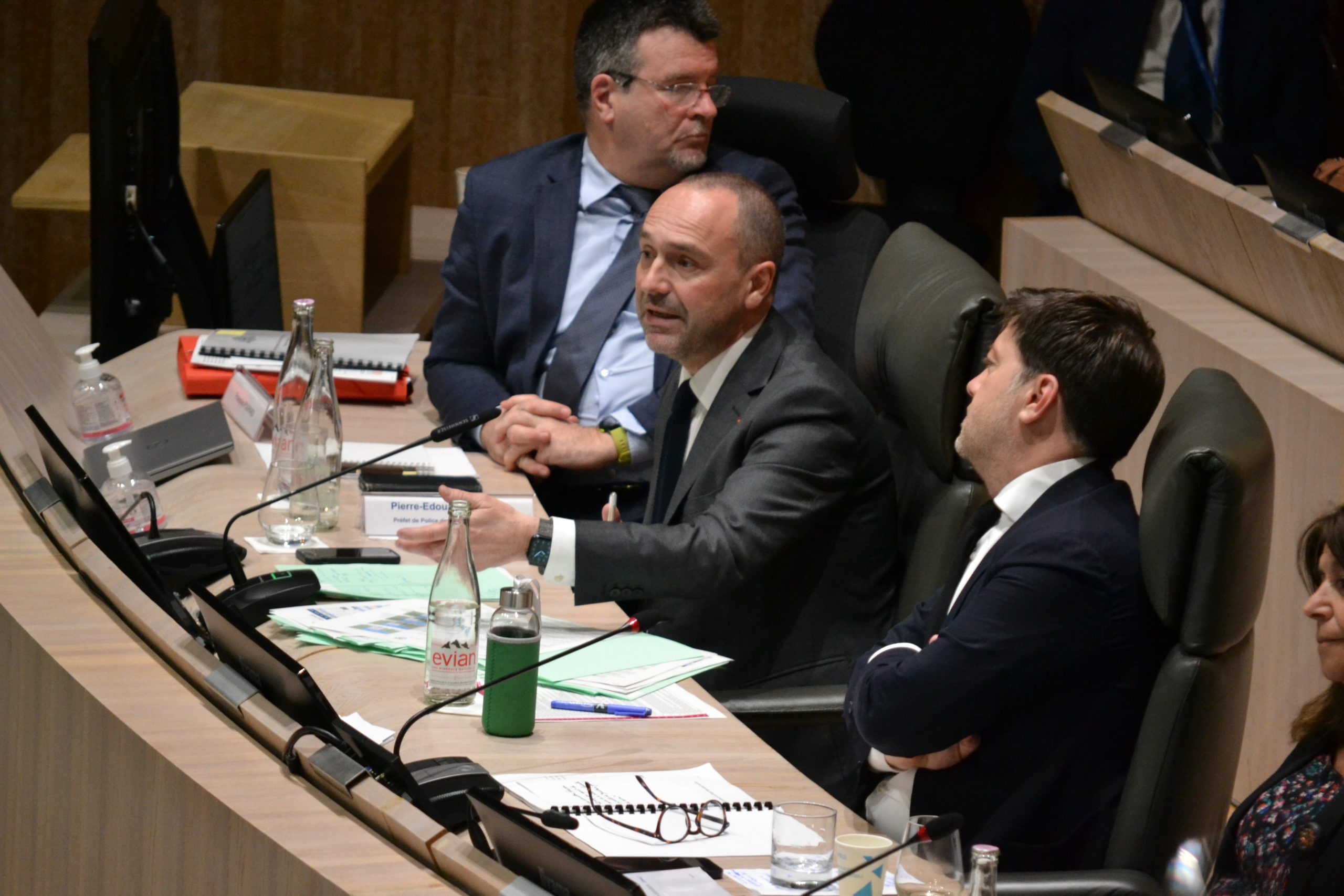 Le préfet de police des Bdr Pierre-Edouard Colliex lors du conseil municipal ce vendredi 28 mars. (Photo : Marie Magache)
