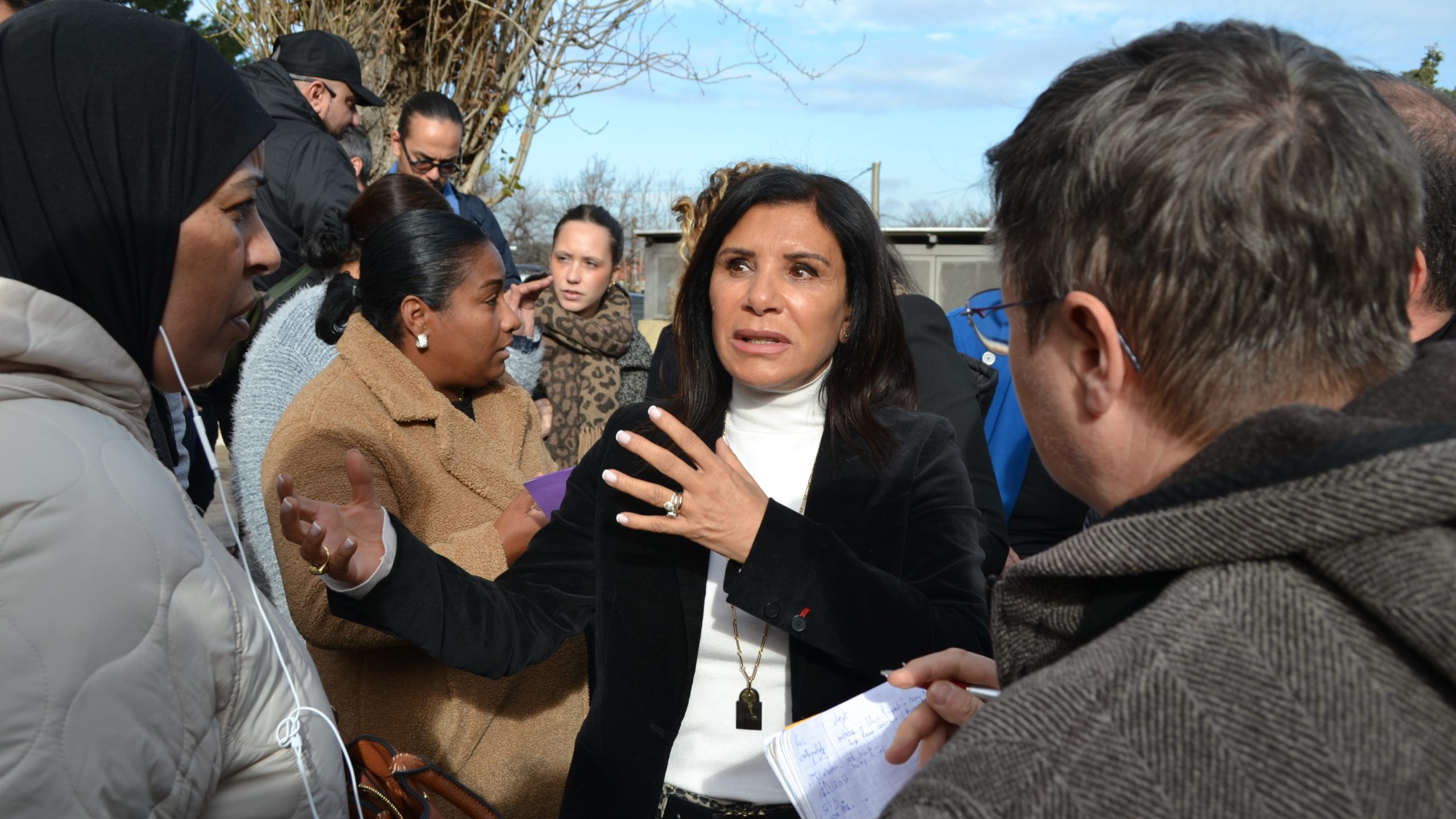 La présidente de 13 Habitat lors de la visite de la cité des Néréïdes. (Photo : Marie Lagache)