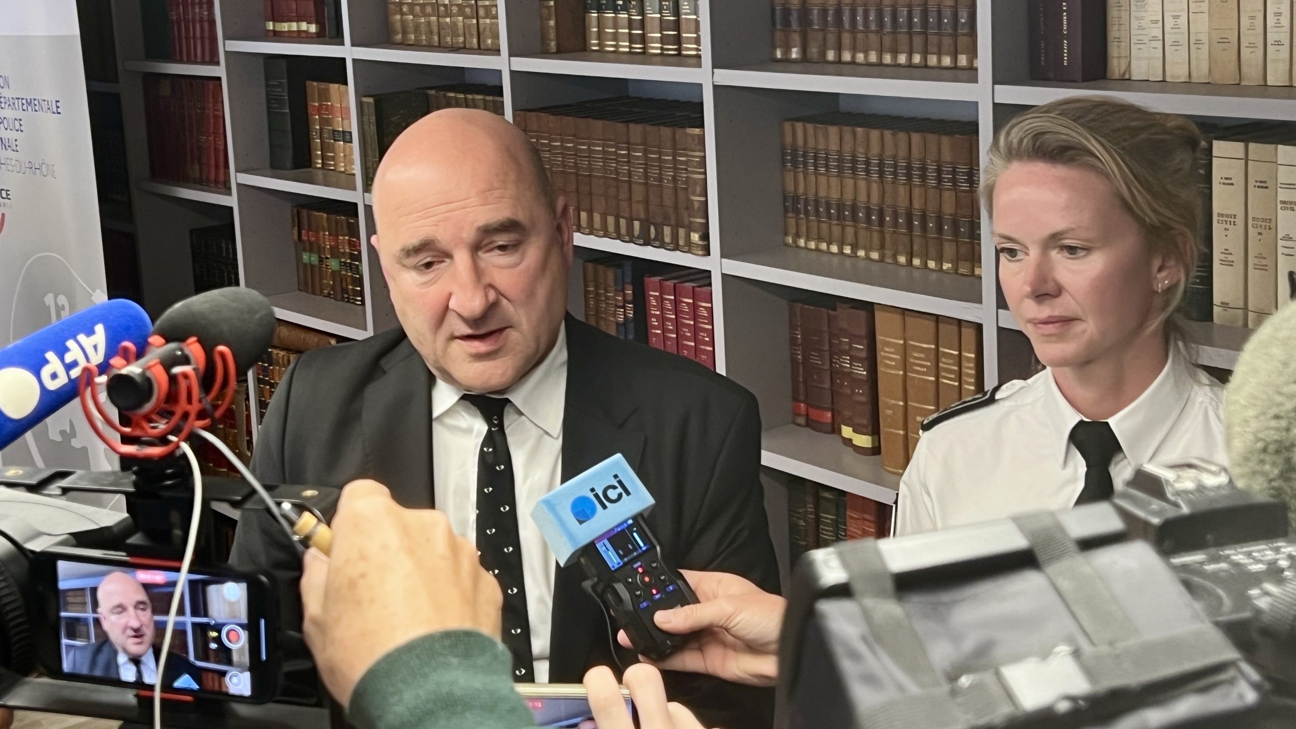 Le procureur Nicolas Bessone et la commissaire divisionnaire Laurene Capelle. (Photo : CMB)