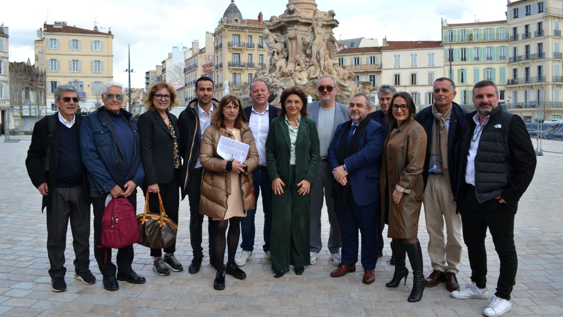 Martine Vassal, entourée des membres de ses groupes de travail. (Photo : ML)