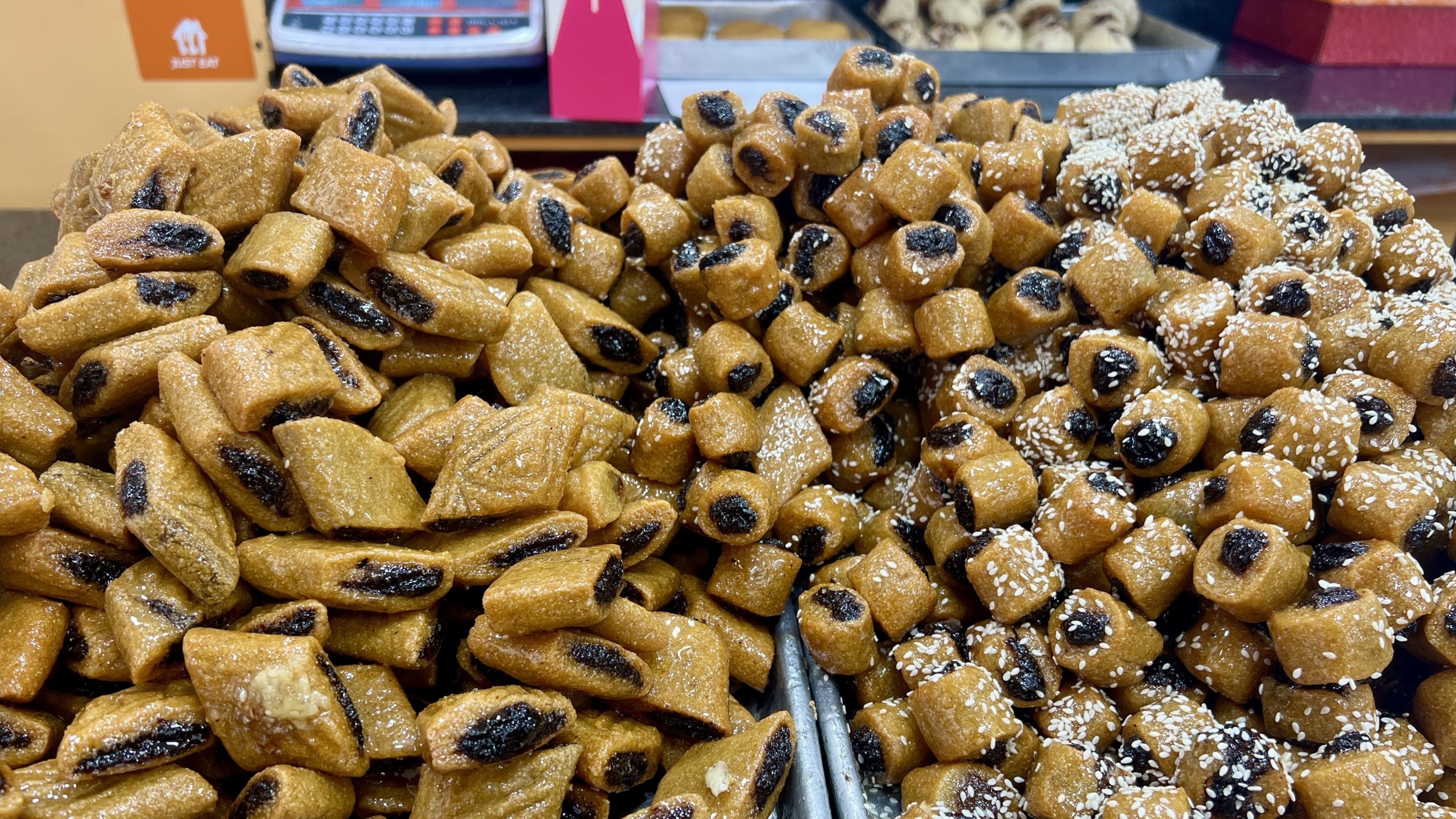 Montagne de makrouds à Noailles. (Photo : CMB)