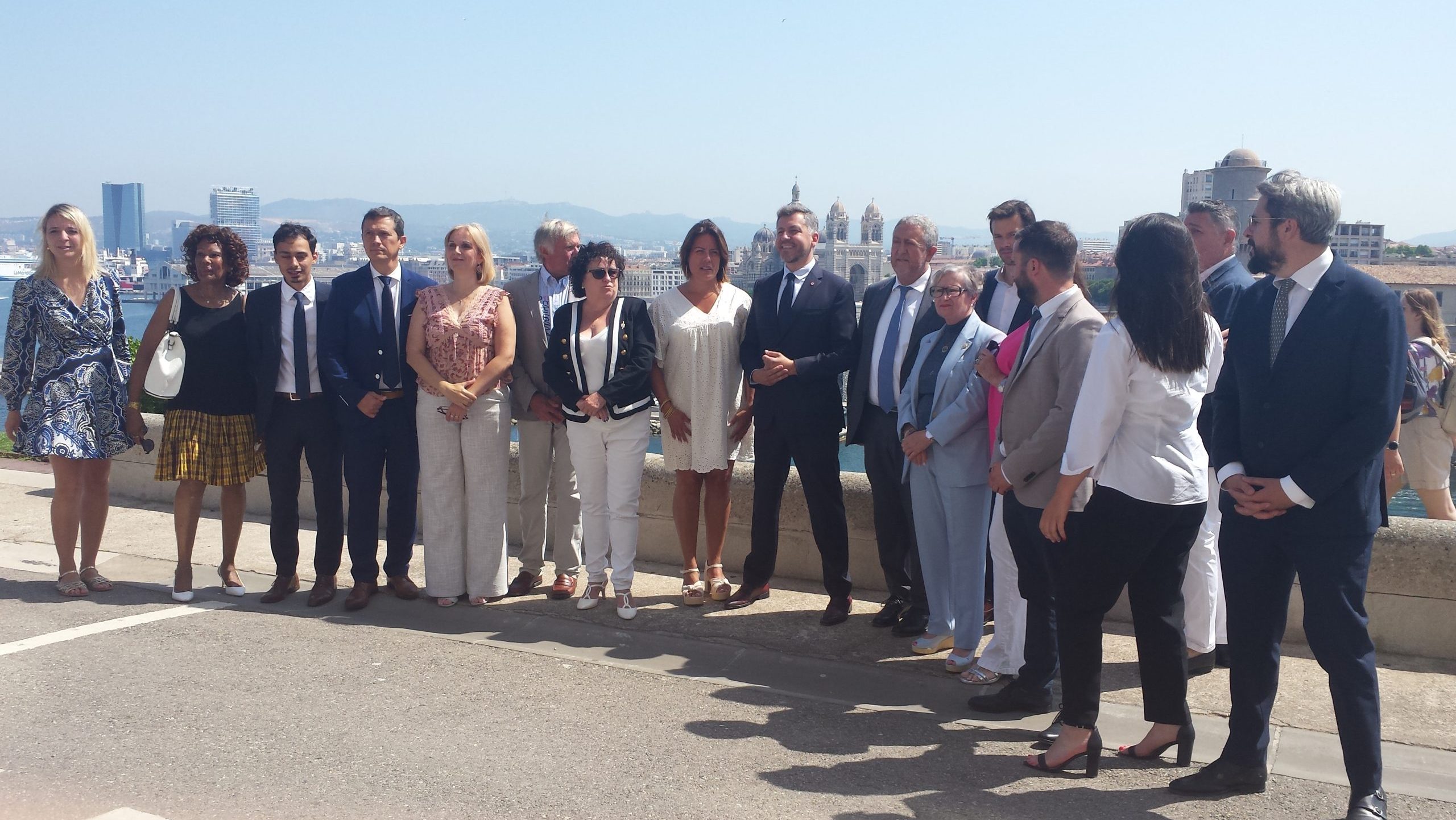 Franck Allisio (RN), entouré de ses futurs colistiers pour les municipales de 2026. (Photo : CT)