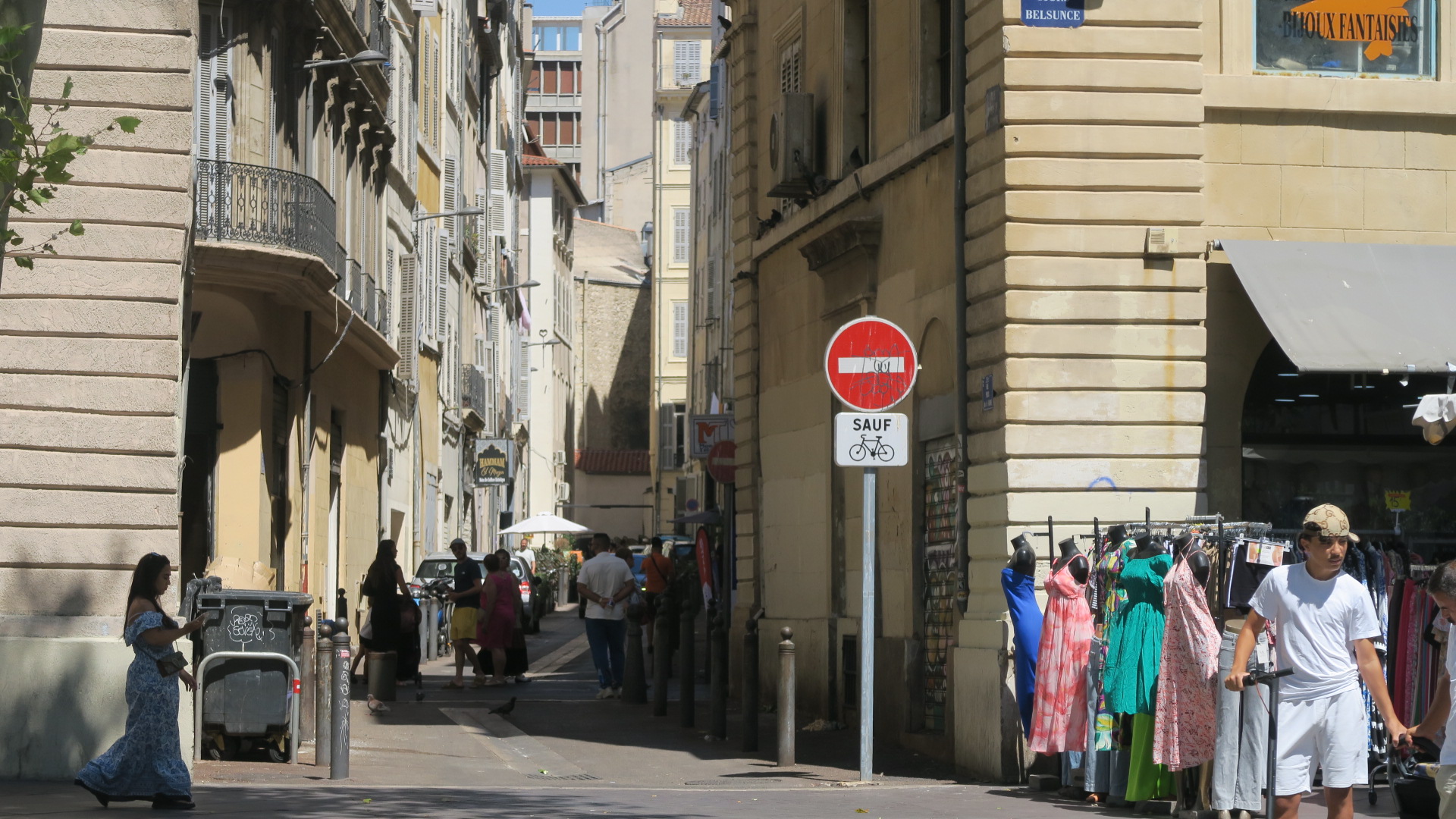 Rue Poids-de-la-Farine depuis le square Belsunce. (Photo : B.G.)