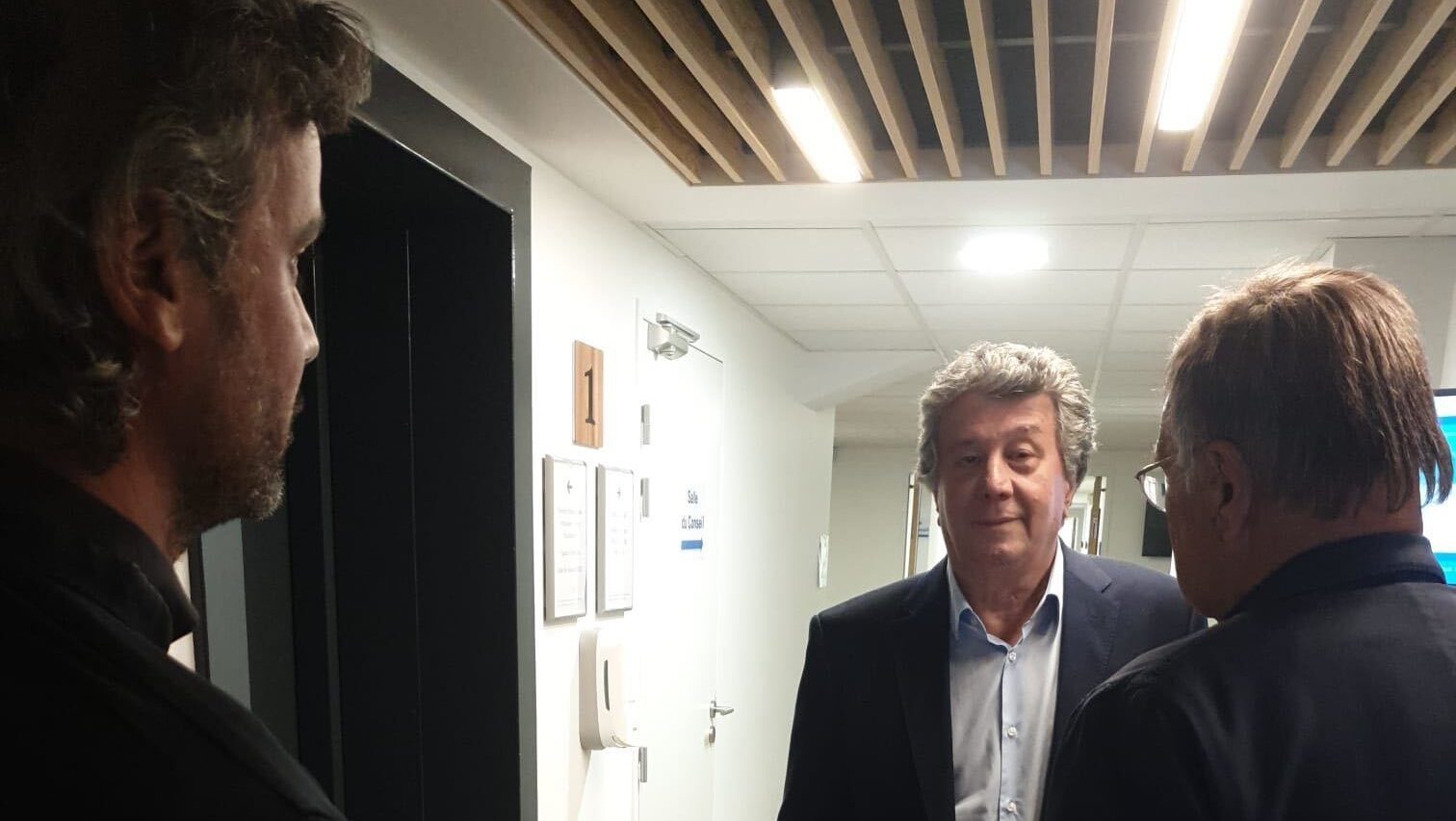 Michel Assor, avec son avocat Alexis Reyne (à gauche) et son confrère Dominique Saragaglia, le 10 septembre 2025. (Photo : E.T.)