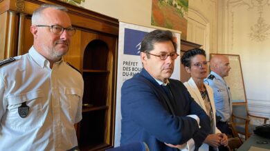 Cédric Esson, directeur interdépartemental de la Police nationale, le préfet Georges-François Leclerc, la préfète déléguée à la sécurité Corinne Simon, et le commandant du groupement de gendarmerie départemental, le général Pierre Baillargeat, le 25 septembre. (Photo : C.By.)