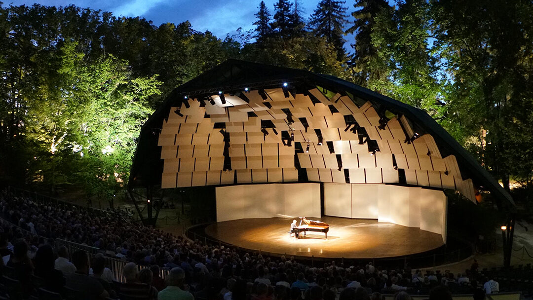 La conque du Parc du Château de Florans, scène principale du festival de La Roque-d
