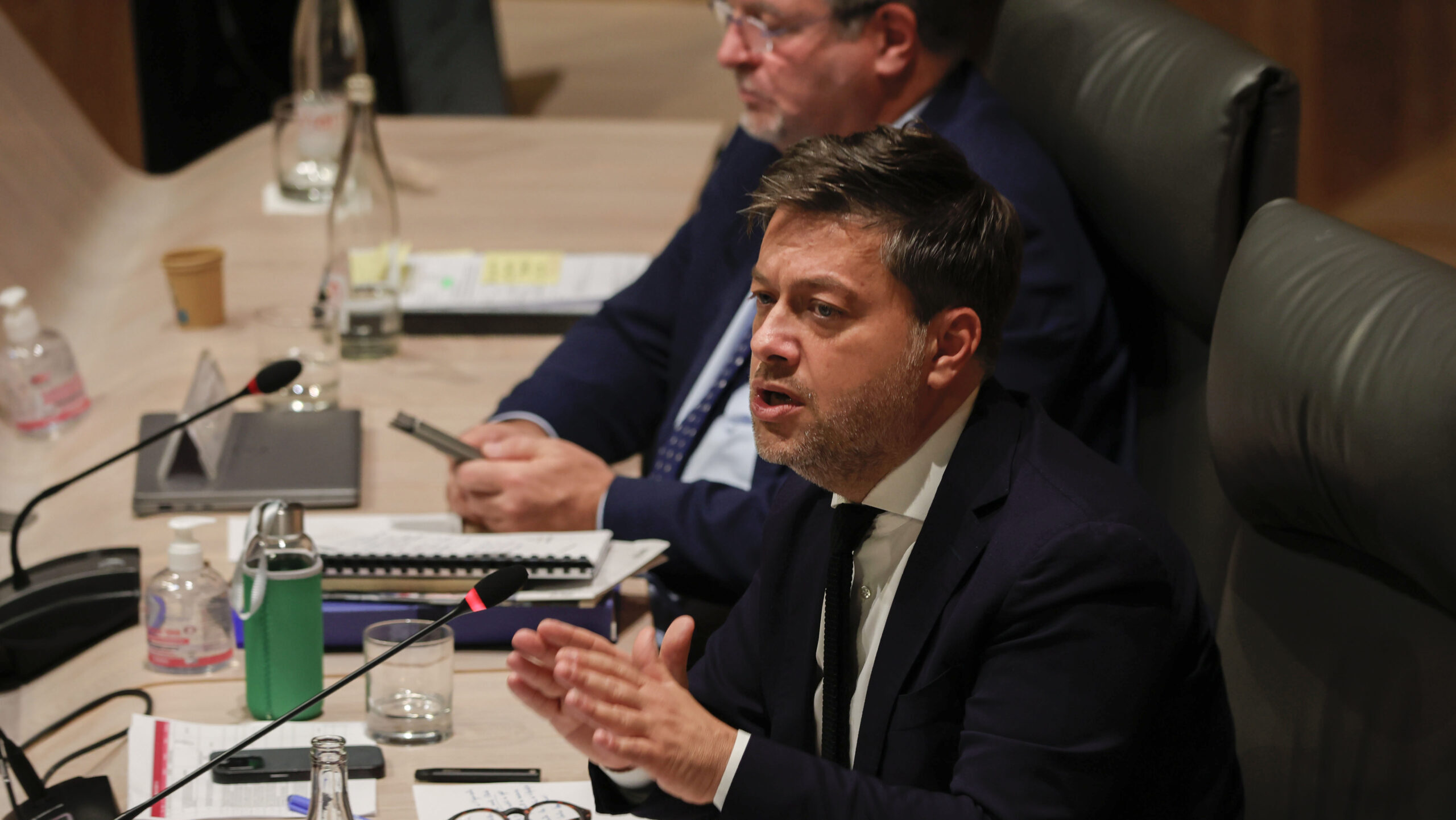 Le maire divers gauche de Marseille, Benoît Payan, lors du conseil municipal de Marseille, le 18 décembre 2025. (Photo : Emilio Guzman)