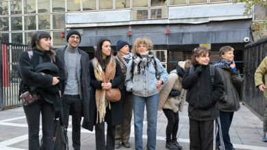 Les personnes interpellées lors d'une manifestation devant Eurolinks le 2 octobre se sont réunis devant le tribunal administratif de Marseille, le 1er décembre, pour signifier leur refus du rappel à la loi dont ils font l'objet.