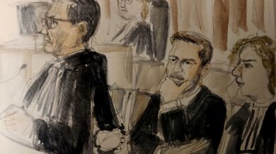 Benoît Payan, entouré de ses avocats Michel Pezet et Lugdiwine Laugier (BG)