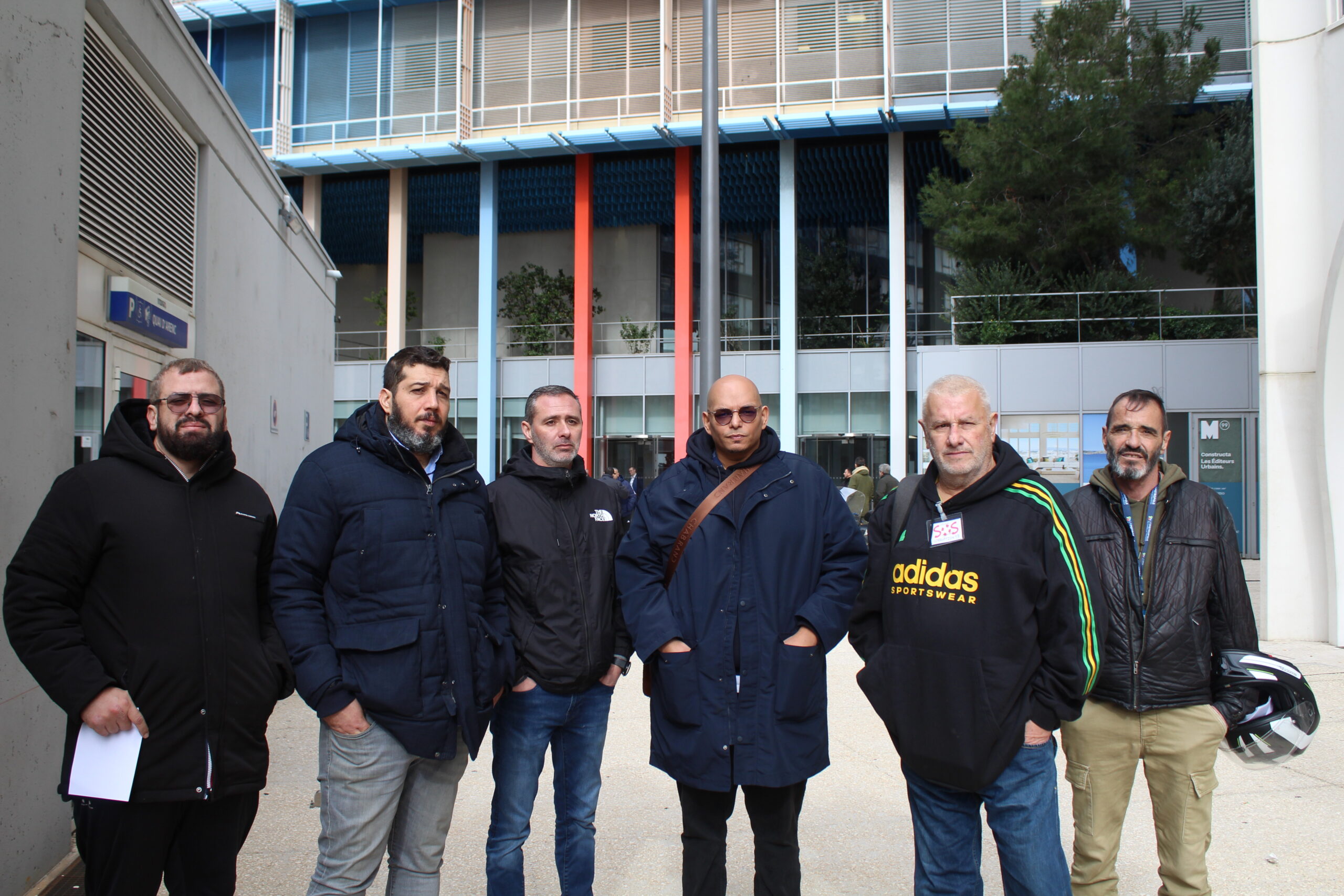Kader, Jacques, Philippe, Yassine et Laurent du service de la redevance spéciale, avec Jean Sansone de SOS Corruption. (Photo : JfP) 