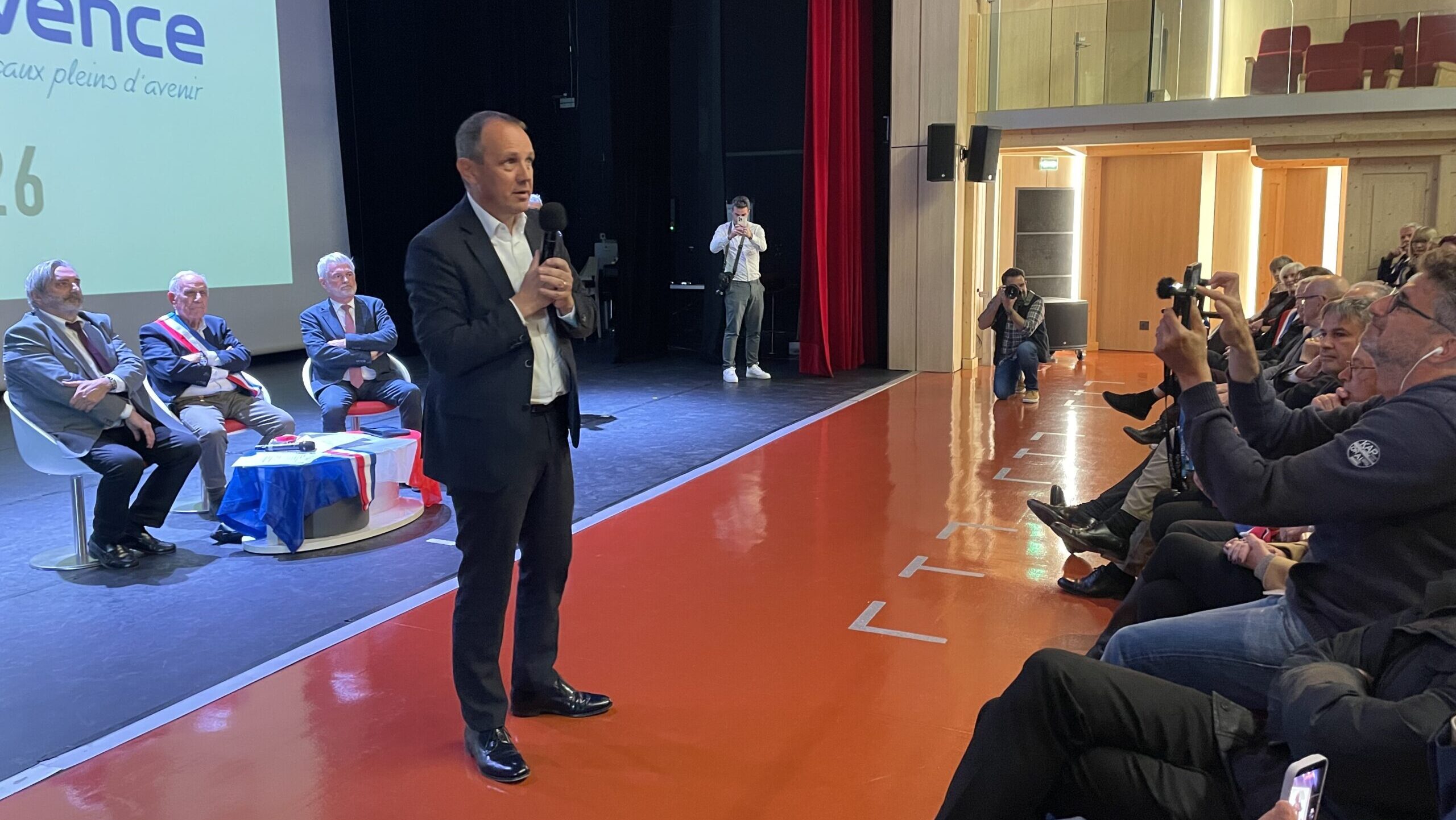 Nicolas Isnard annonce sa candidature à la tête de la métropole, lors d