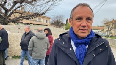 Nicolas Isnard, maire Les Républicains de Salon-de-Provence, en campagne pour les municipales le 5 mars 2026, à Salon. (Photo : C.By.)