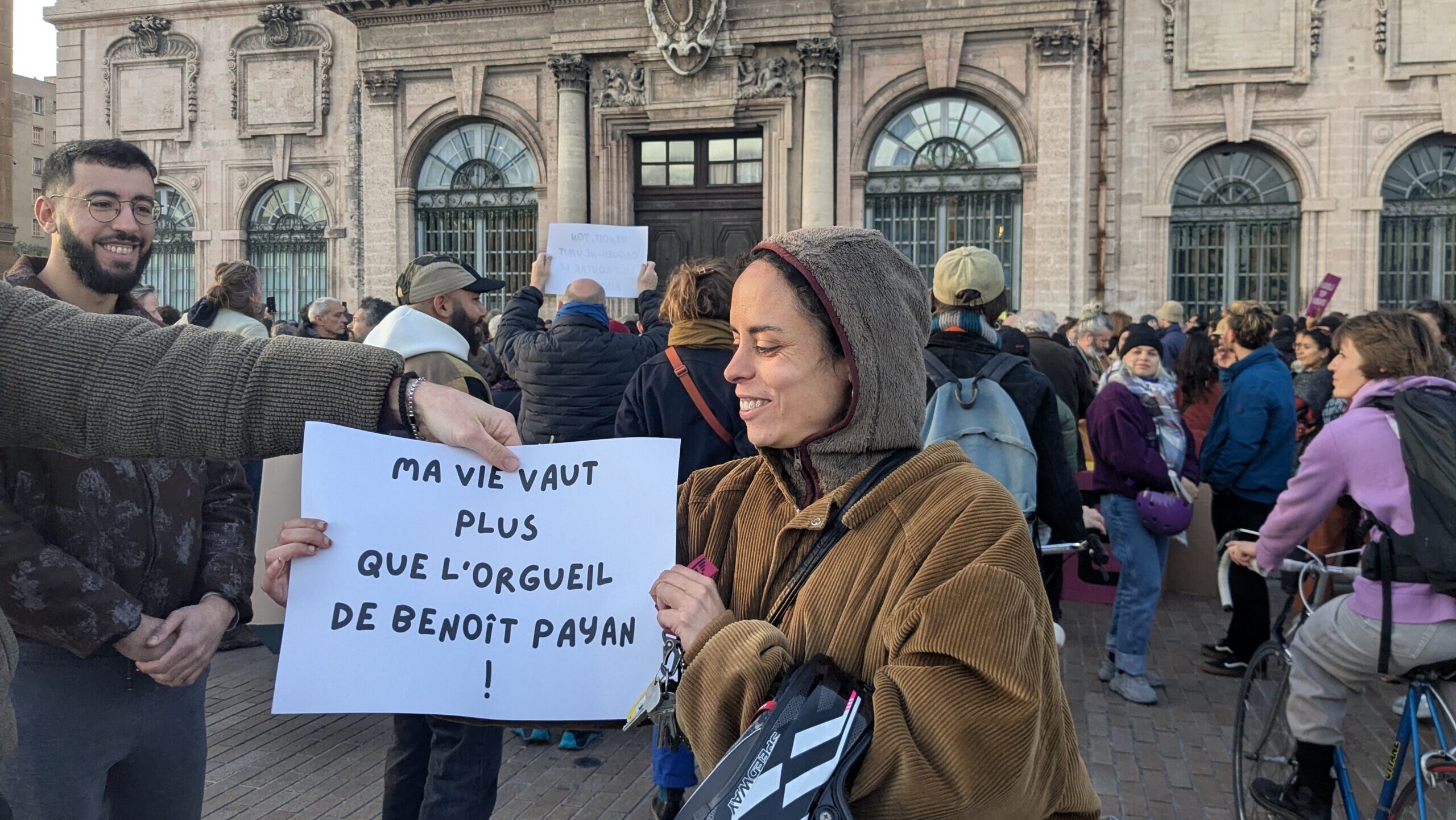 Manifestation devant la mairie ce lundi 16 mars pour demander l