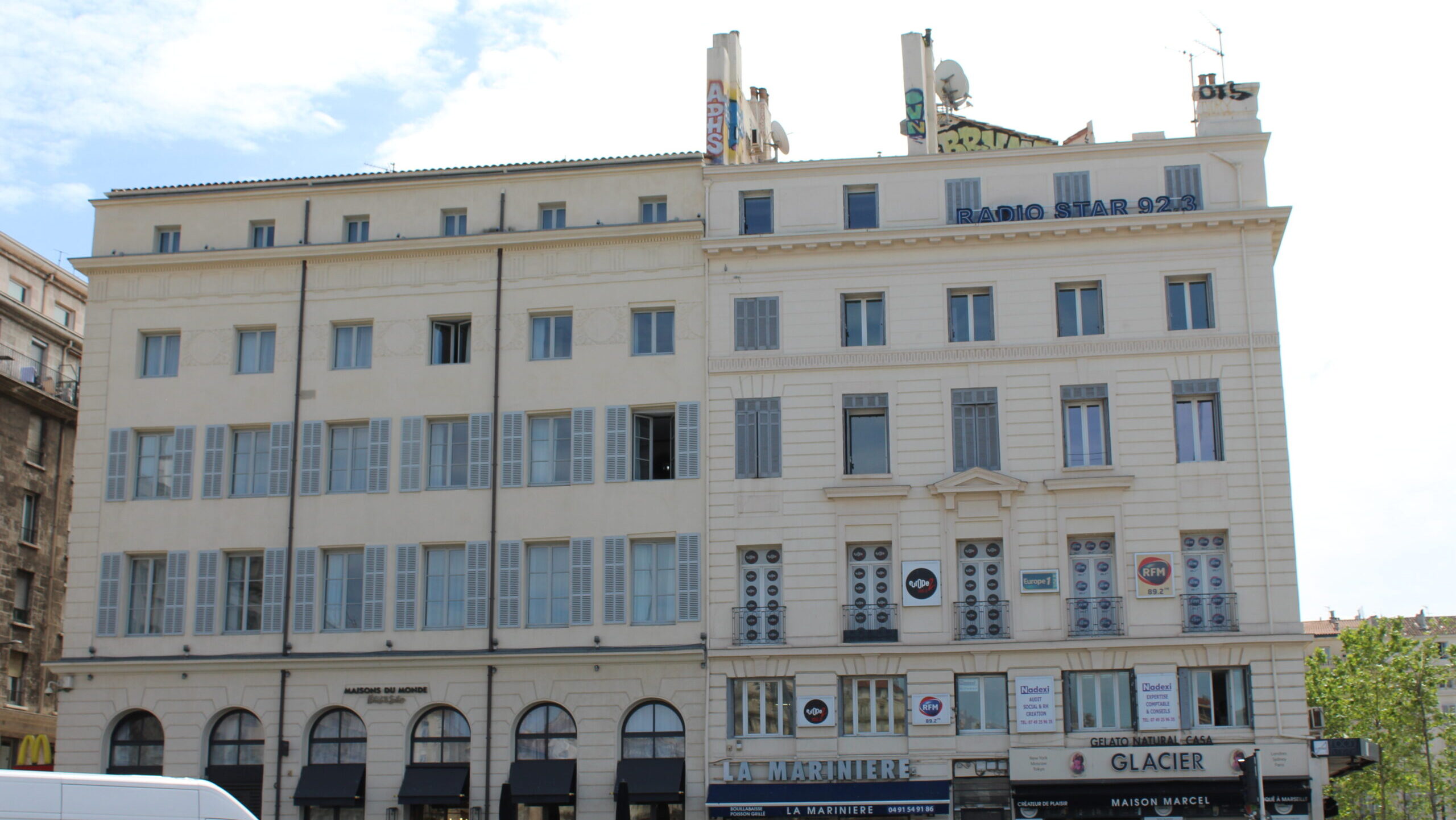 Les locaux de Radio Star sur le Vieux-Port de Marseille. (Photo : JfP)
