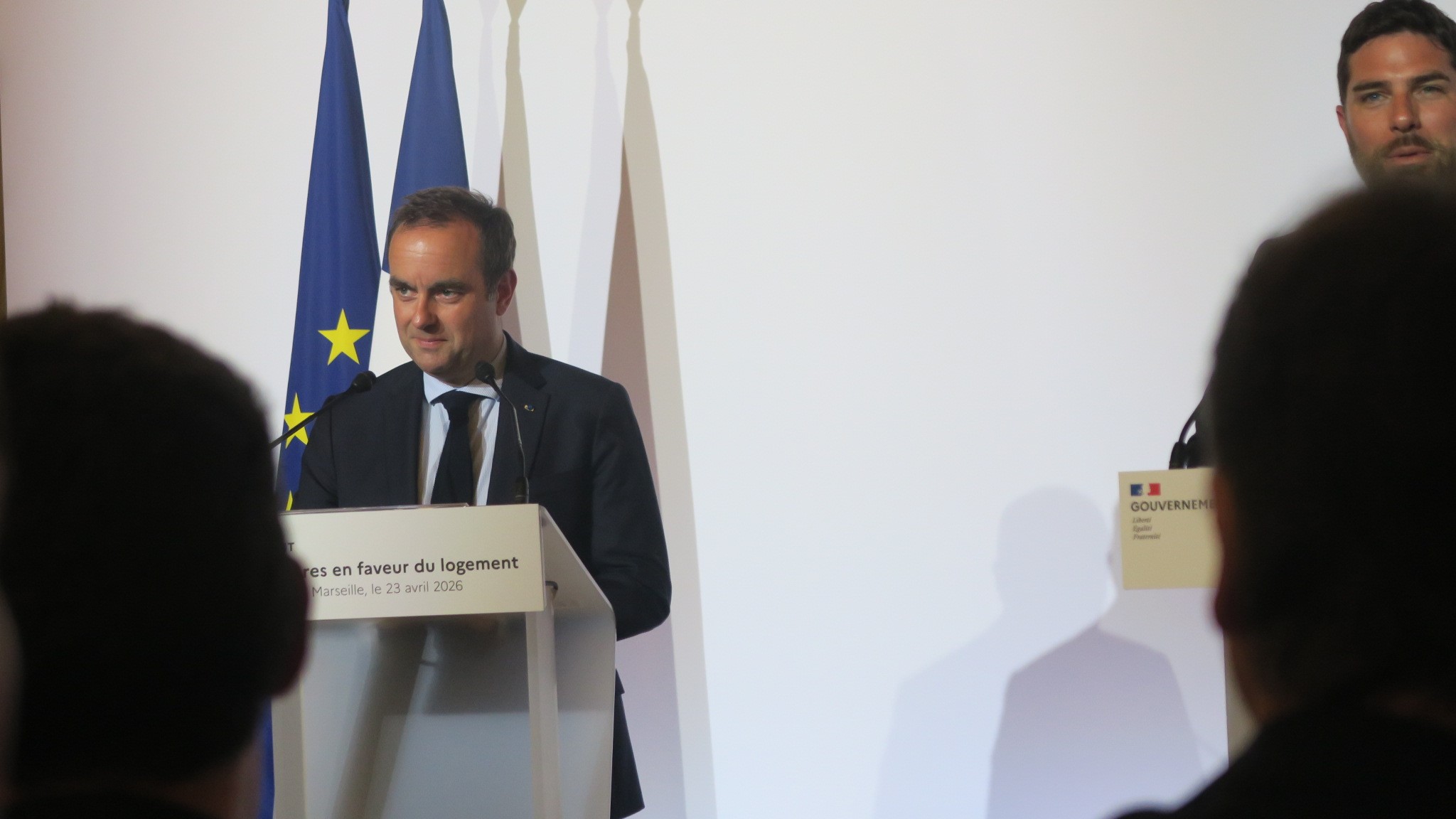 Sébastien Lecornu en visite officielle à Marseille, jeudi 23 avril. (Photo : B.G.)