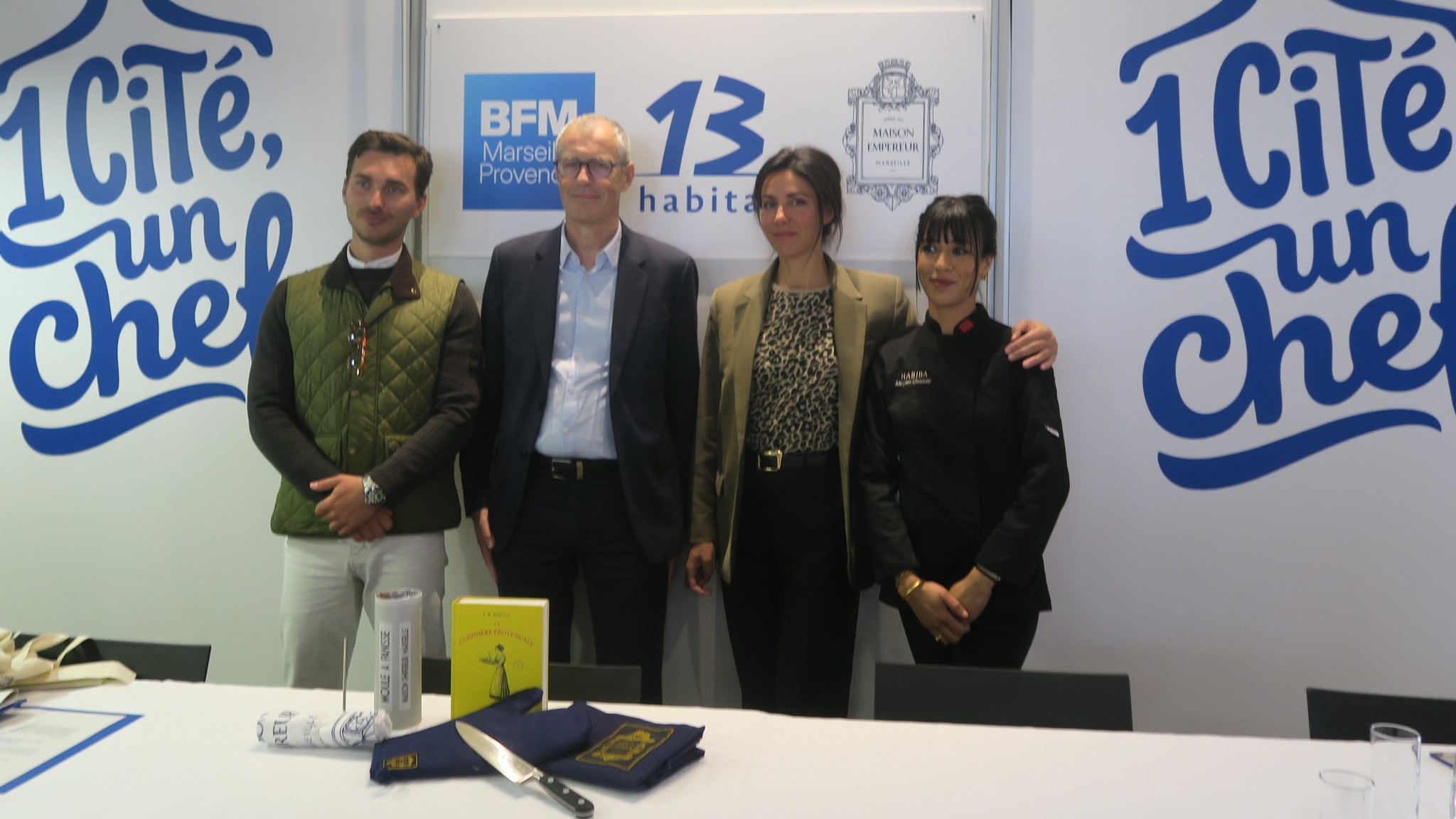 Le directeur de 13 habitat et la présentatrice de BFM entourés d