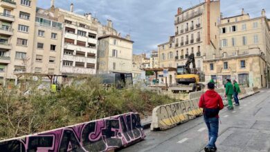Les travaux démarrent sur la place de la Providence (1er arrondissement), le 4 mai 2026, à Marseille. (Photo : C.By.)