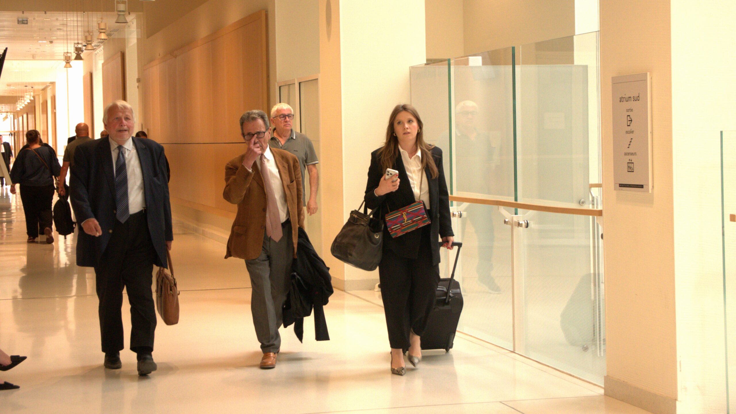 François Bernardini et ses deux avocats arrivent au tribual judiciaire de Paris. (Photo : L.B.)