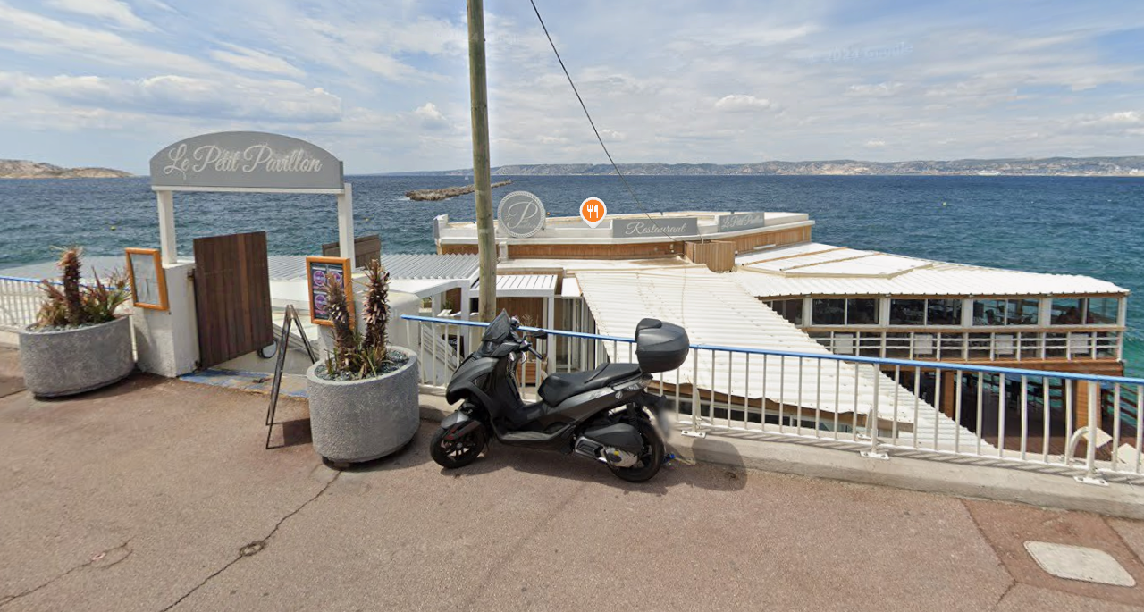 Le Petit Pavillon, restaurant sur la corniche Kennedy. (Photo : Google street view)