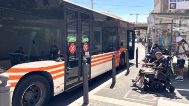 Des membres du collectif CHO3 qui militent pour l'accès des bus marseillais à tous, à Marseille le 11 juin 2026. (Photo C.By.)
