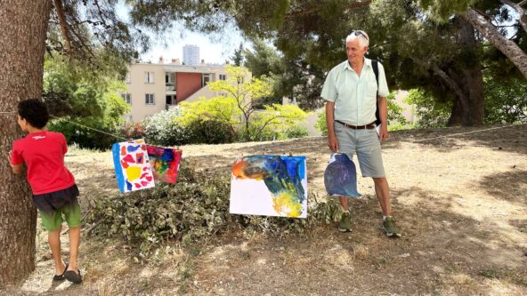 L'association Arts et développement, fondée par Loïc Chevrant-Breton, mène des ateliers de peinture dans les quartiers populaires à Marseille. (Photo C.By.)