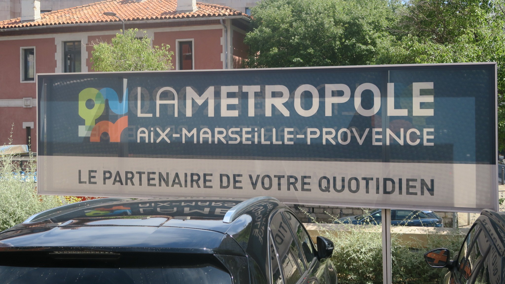 Attendre trois heures devant la conférence des maires de la métropole, pour quel résultat ?