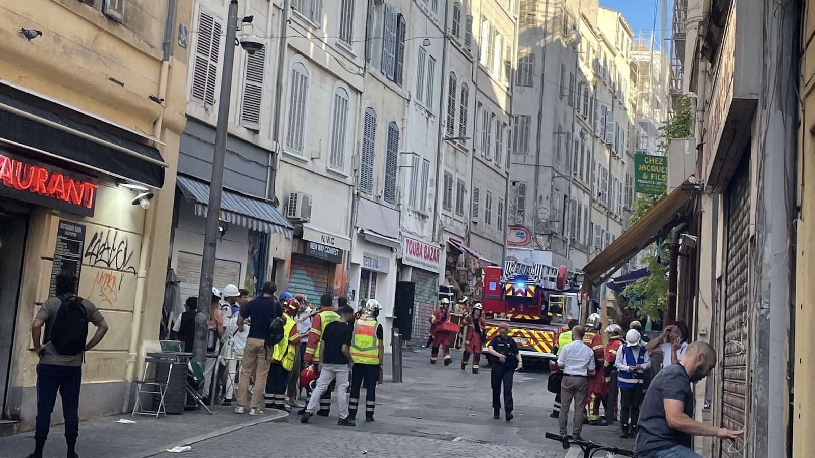Immeubles évacués au bas de la rue d