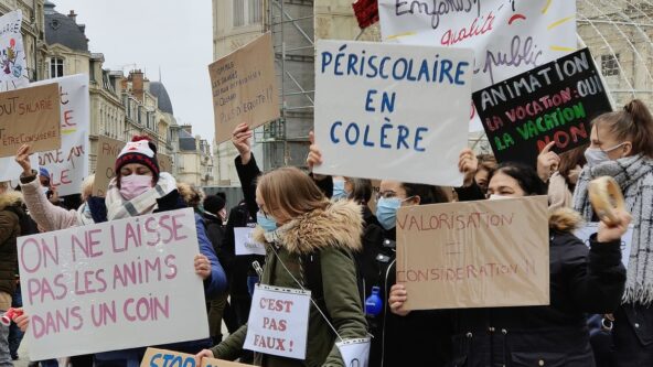 PÉRISCOLAIRE : CE QUE LA VILLE PROMET À LA PRESSE, CE QU’ELLE ÉCRIT DANS SES CONTRATS