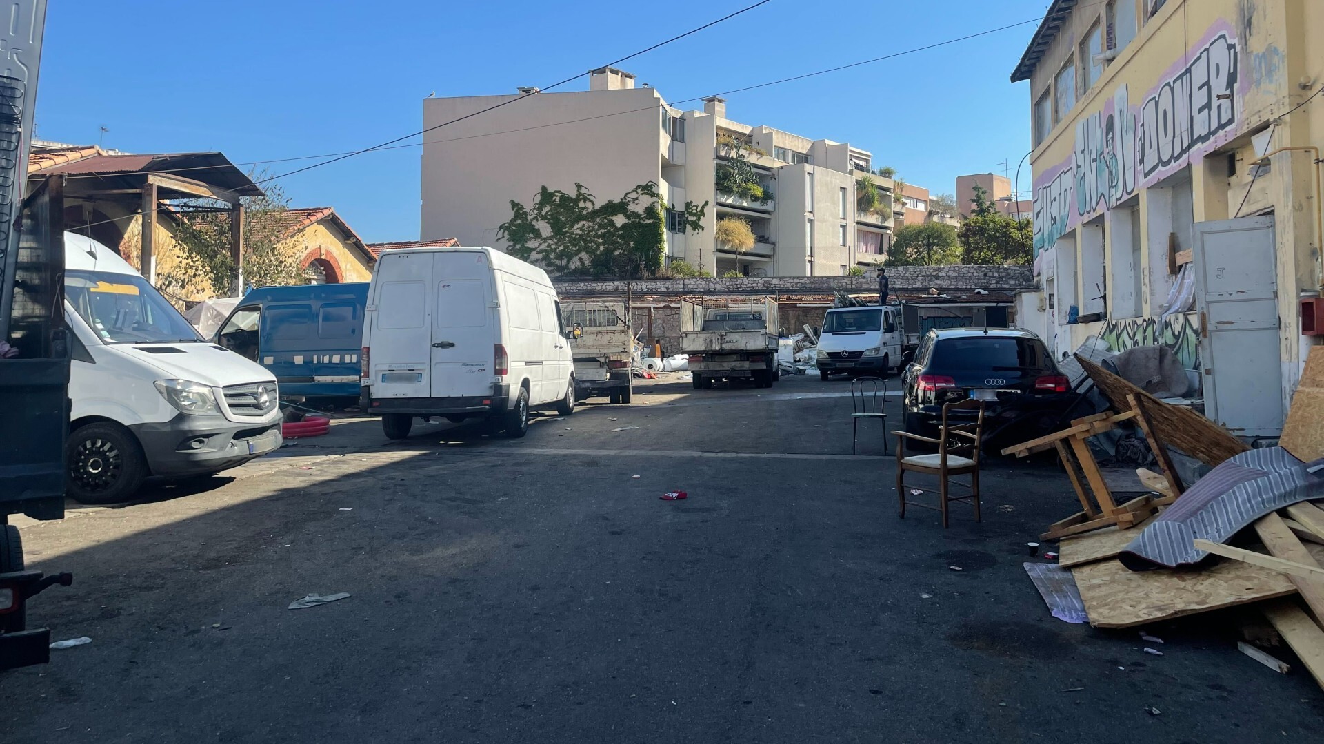 Au squat de la Busserade à la Belle-de-Mai, les habitants quittent les lieux. (Photo P.C.)