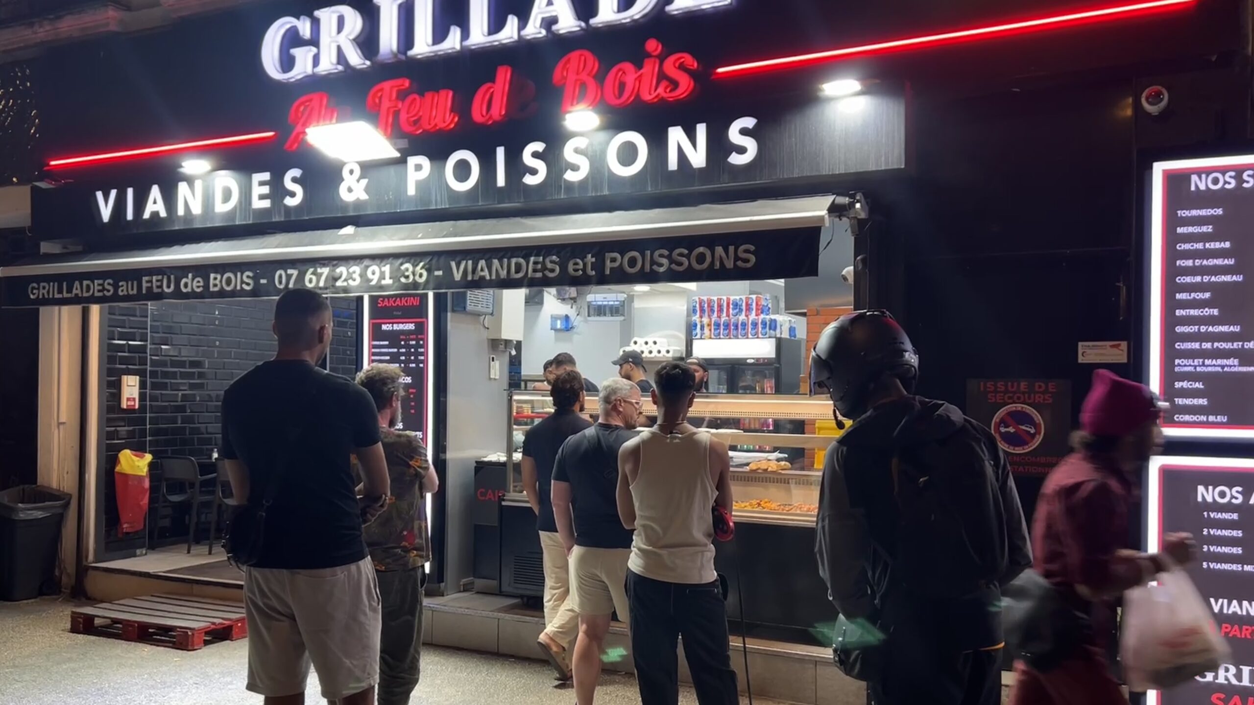 Sur le boulevard Sakakini, des grillades pour les couche-tard et les travailleurs de la nuit