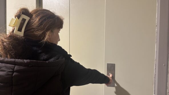 18 étages sans ascenseur : à la Solidarité, les locataires vivent coupés du monde