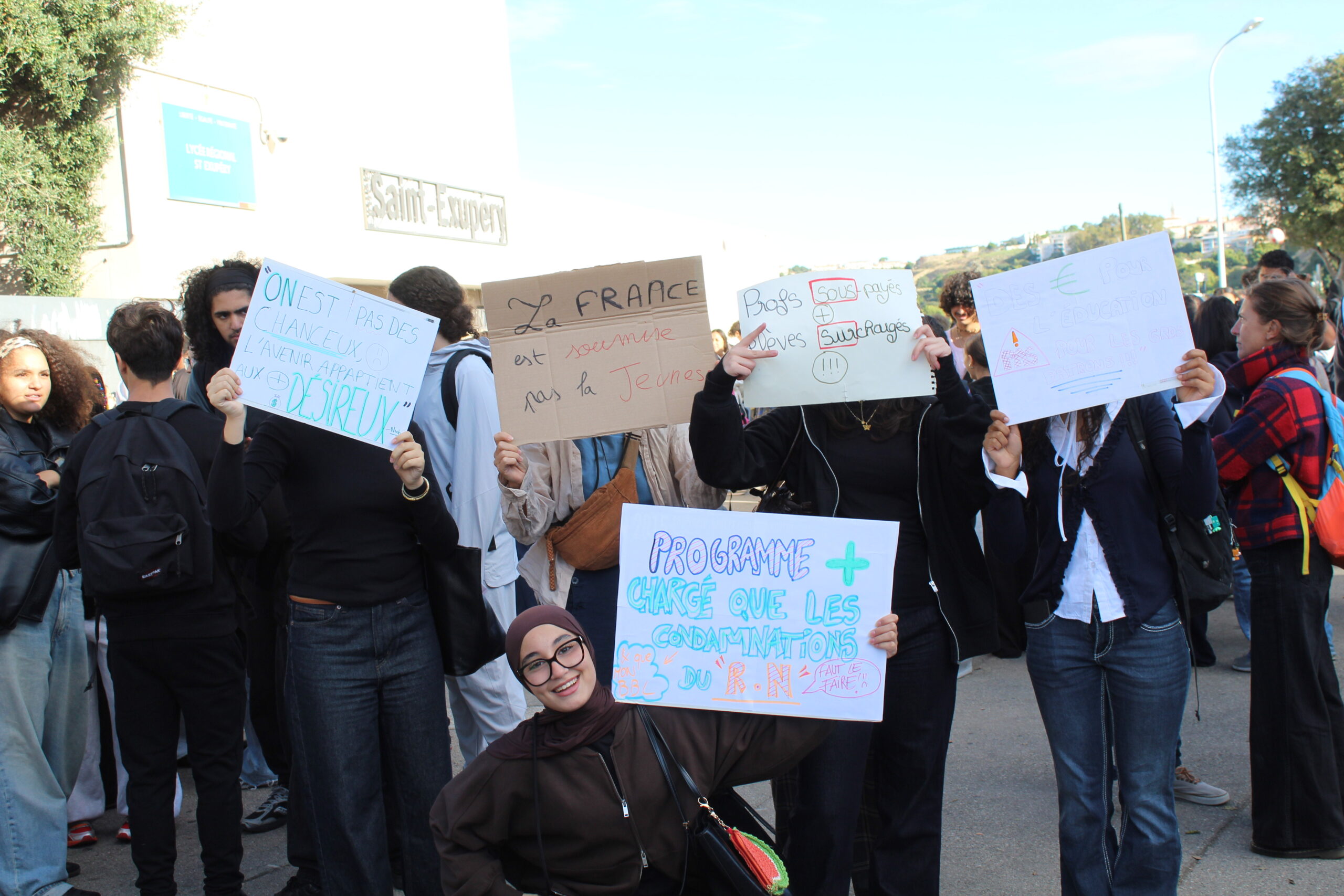 Mobilisation devant le lycée Saint-Exupéry vendredi 9 octobre (Photo: MDF)