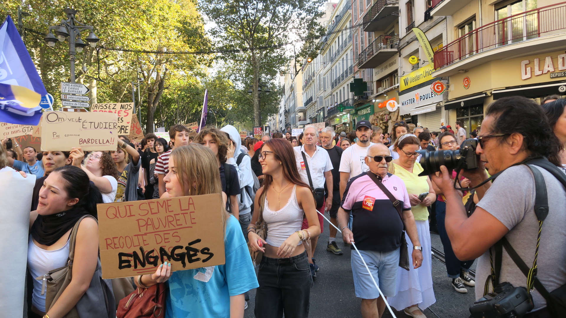 Des manifestants à Marseille réclament la justice sociale lors de la manifestation du 6 octobre 2026. (Photo : MF)